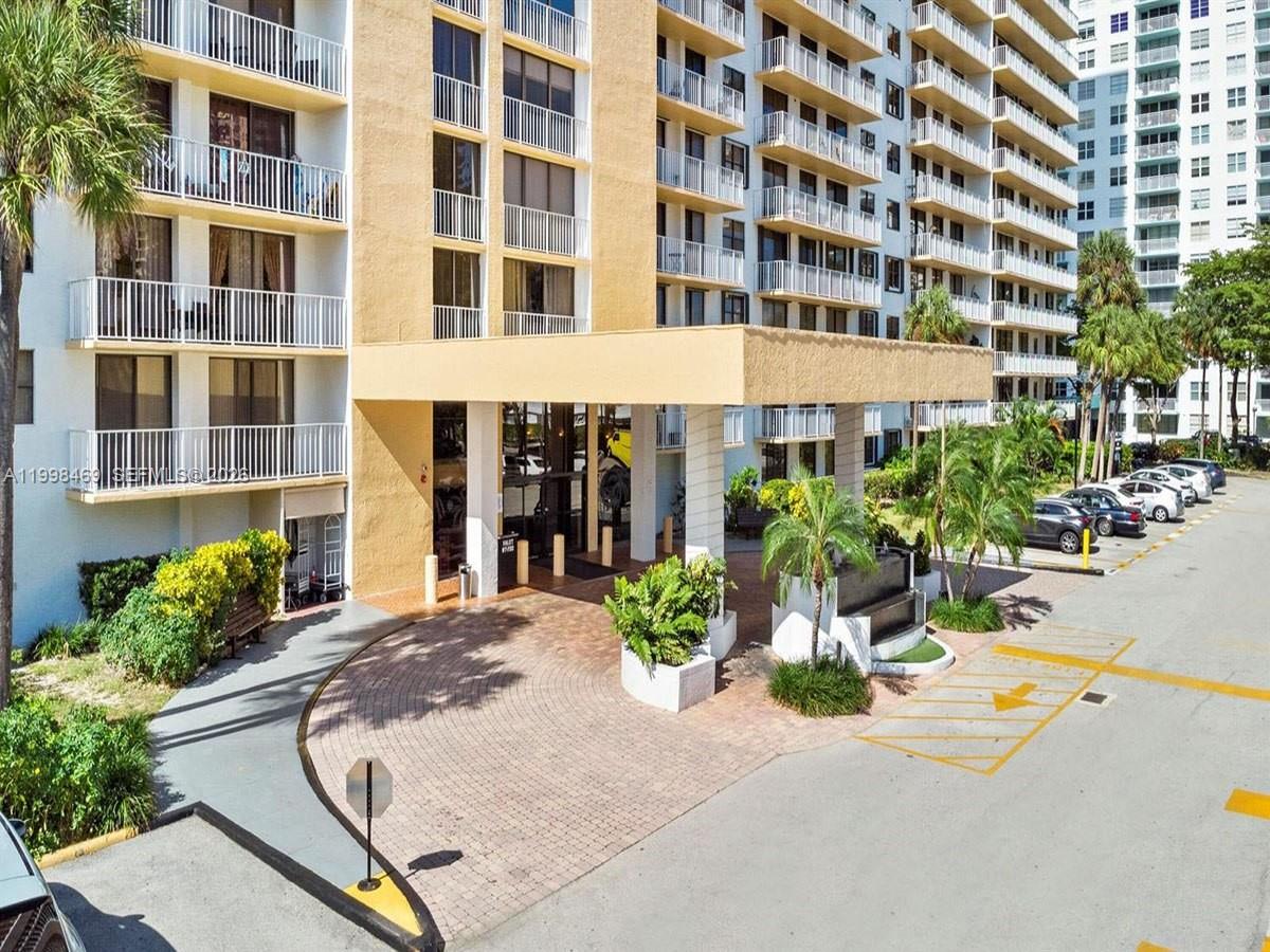See details 414 1 / 2 896 sq. ft. $ 2026-05-01 0 Photo