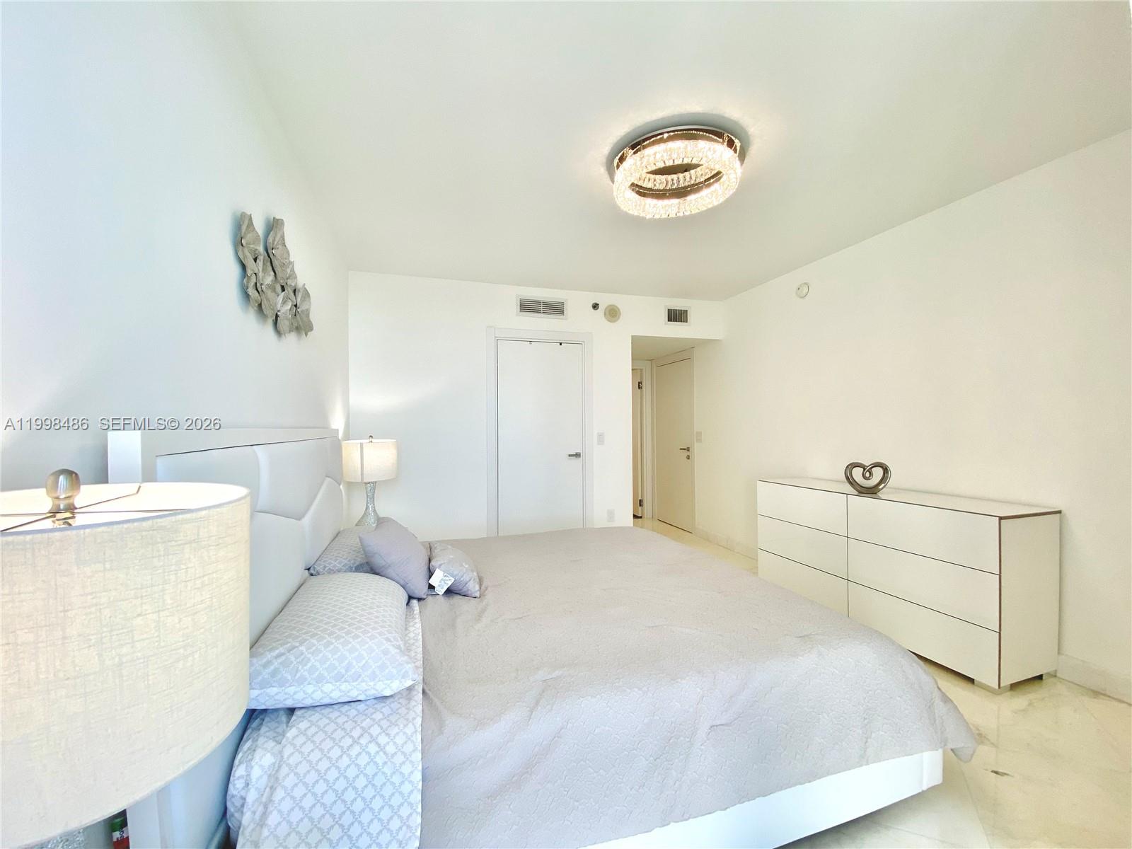 3203 3 / 3 1733 sq. ft. $ 2026-04-21 0 Photo