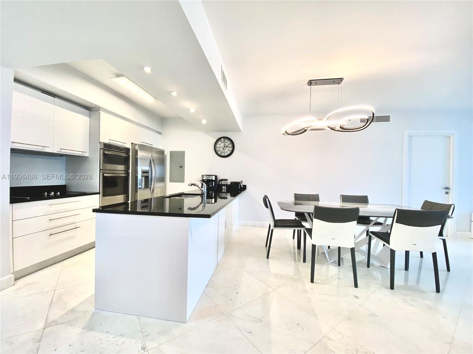 3203 3 / 3 1733 sq. ft. $ 2026-04-21 0 Photo