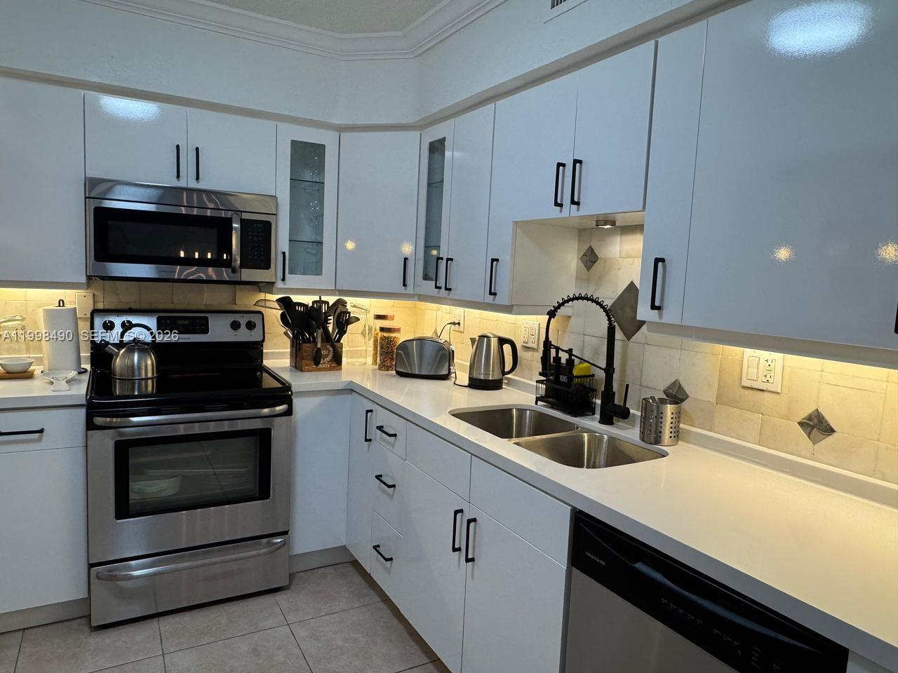 Photo of 3600 Mystic Pointe Dr  #910, Aventura, Florida, 33180 - 