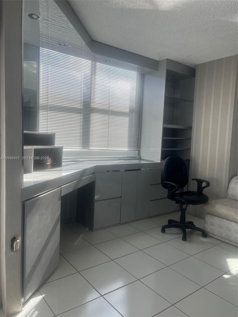 516 3 / 3 1570 sq. ft. $ 2026-04-10 0 Photo