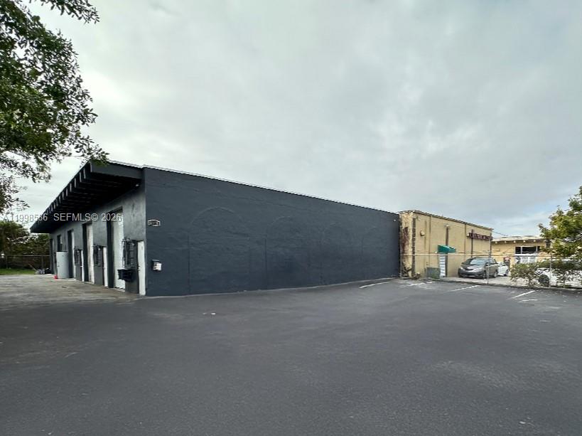 2  /   sq. ft. $ 2026-04-17 0 Photo