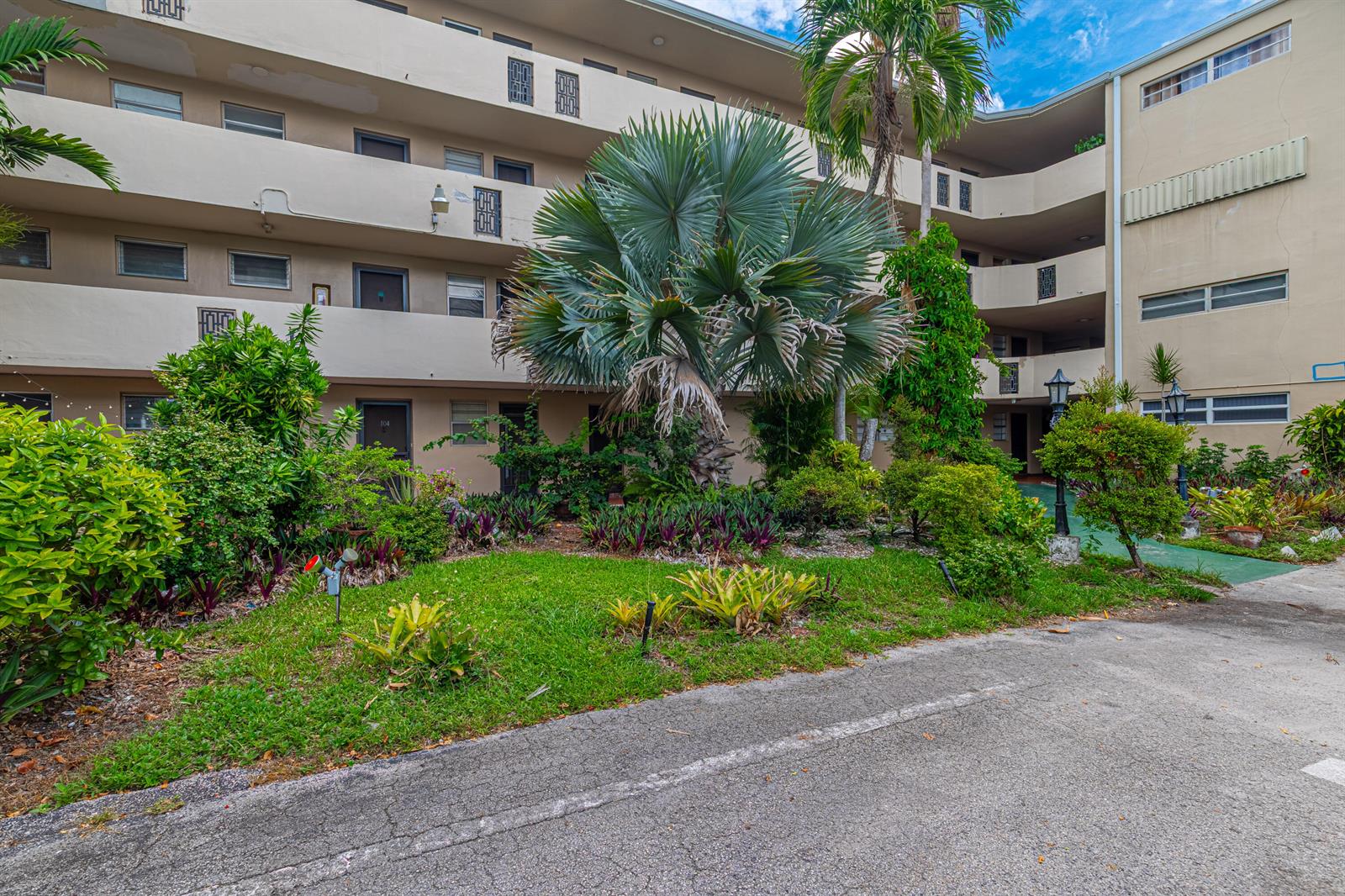 Unit 311 2 / 2 1315 sq. ft. $ 2026-06-17 0 foto