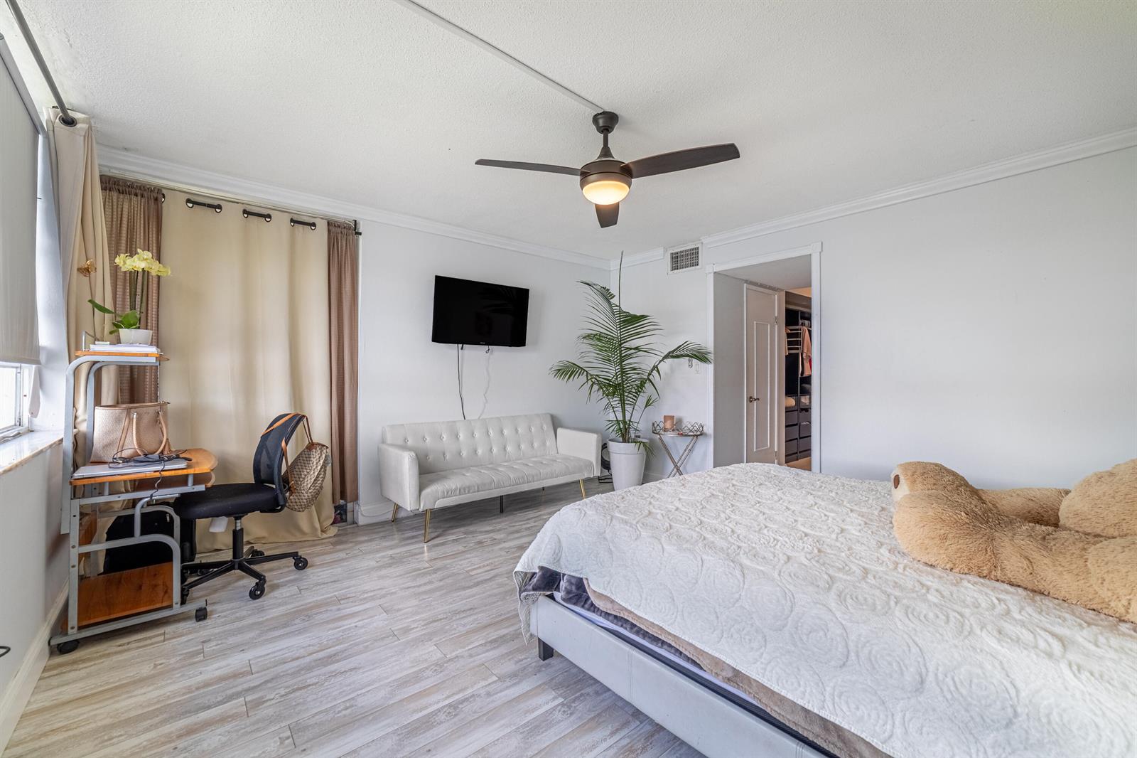 Unit 311 2 / 2 1315 sq. ft. $ 2026-06-17 0 foto