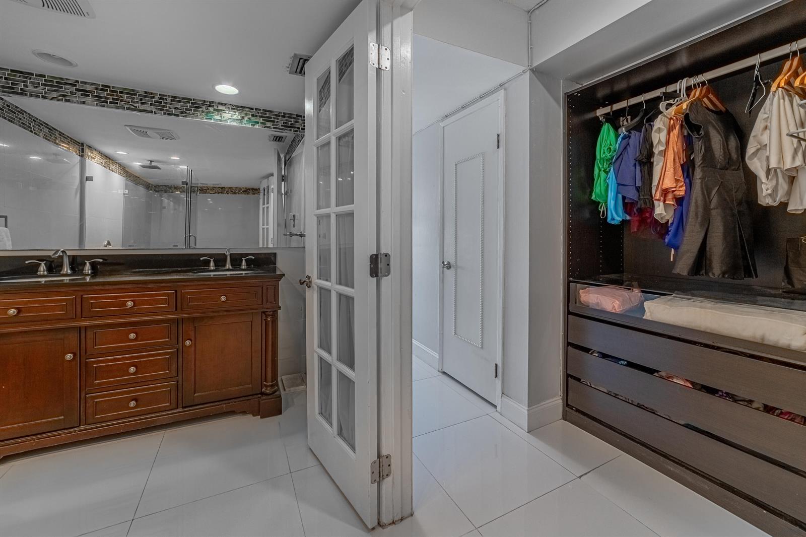 Unit 311 2 / 2 1315 sq. ft. $ 2026-06-17 0 foto