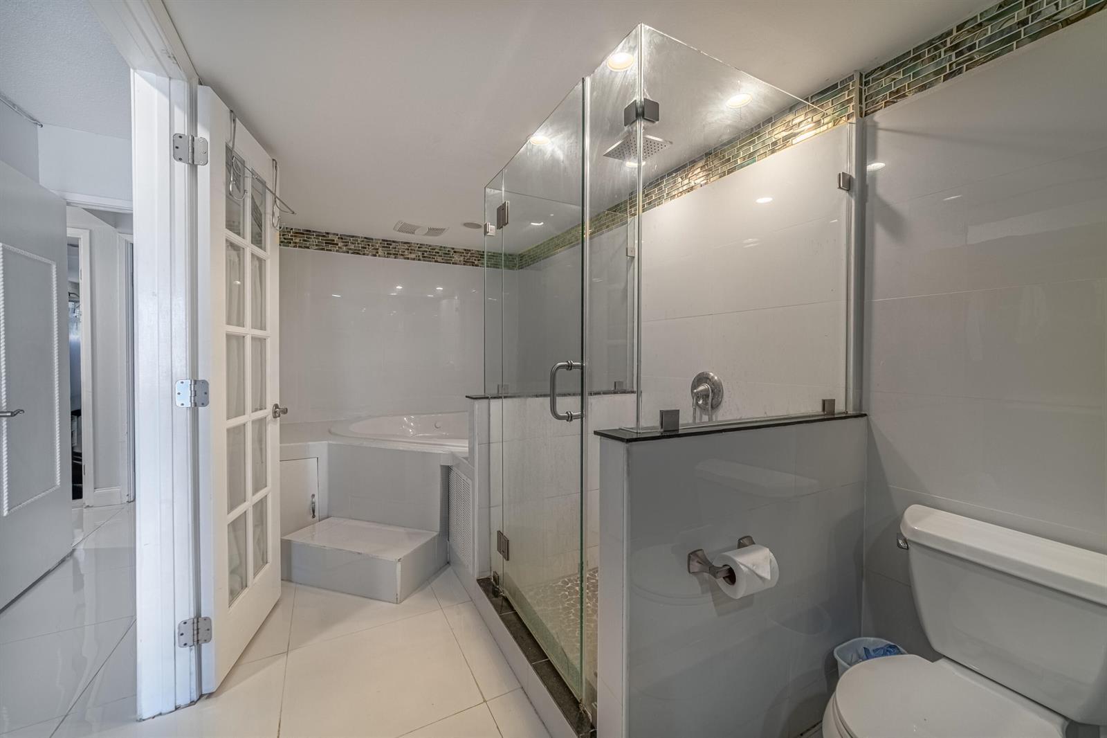 Unit 311 2 / 2 1315 sq. ft. $ 2026-06-17 0 foto