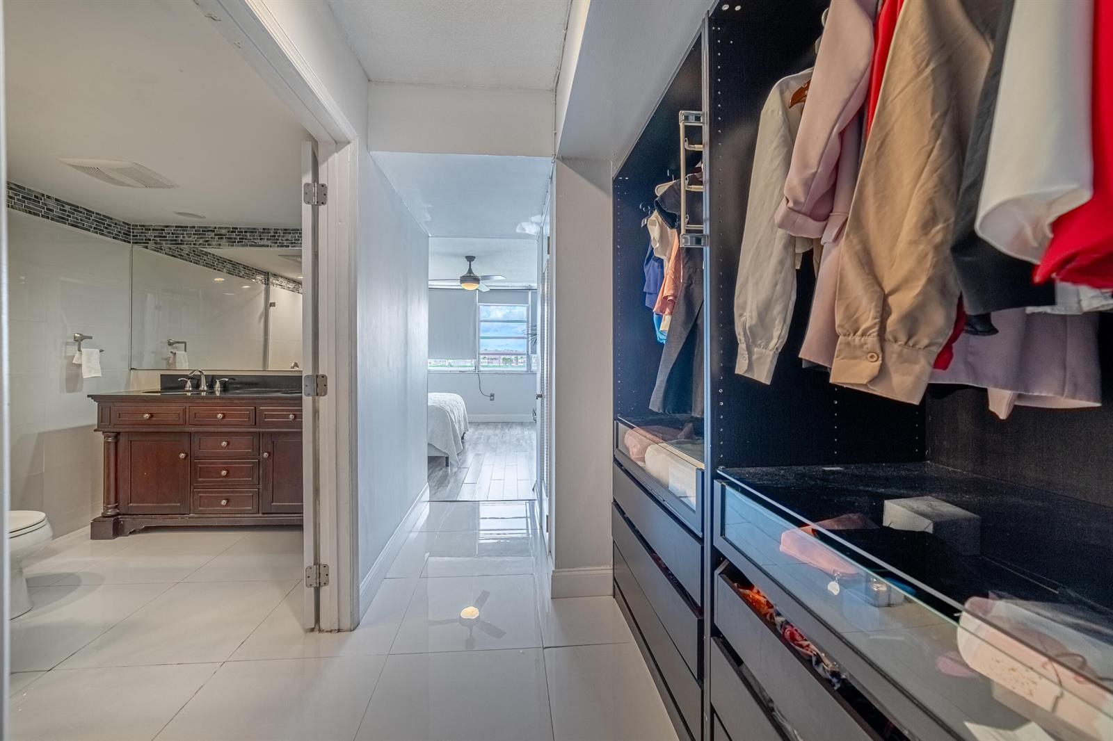 Unit 311 2 / 2 1315 sq. ft. $ 2026-06-17 0 foto