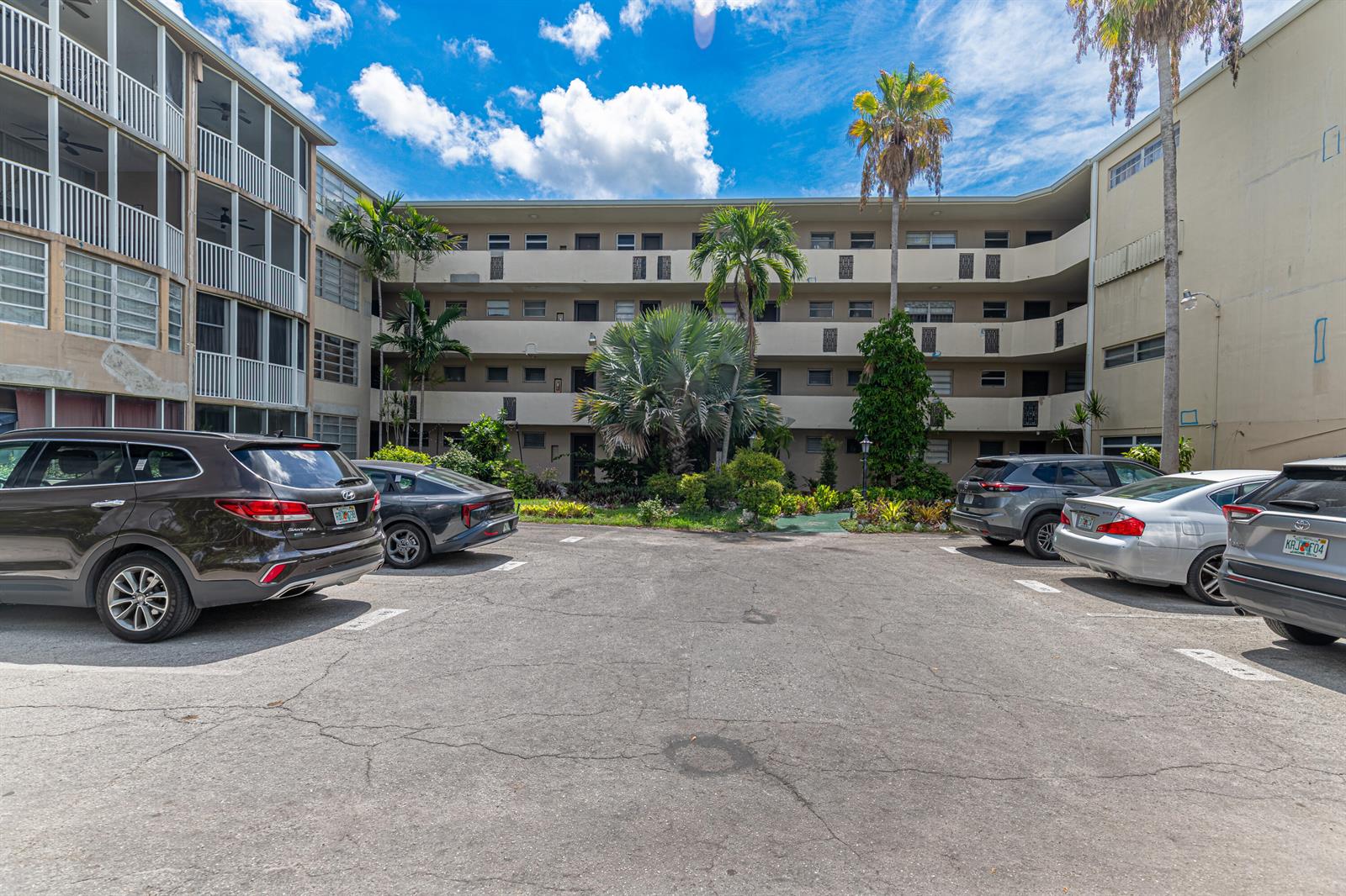 Unit 311 2 / 2 1315 sq. ft. $ 2026-06-17 0 foto