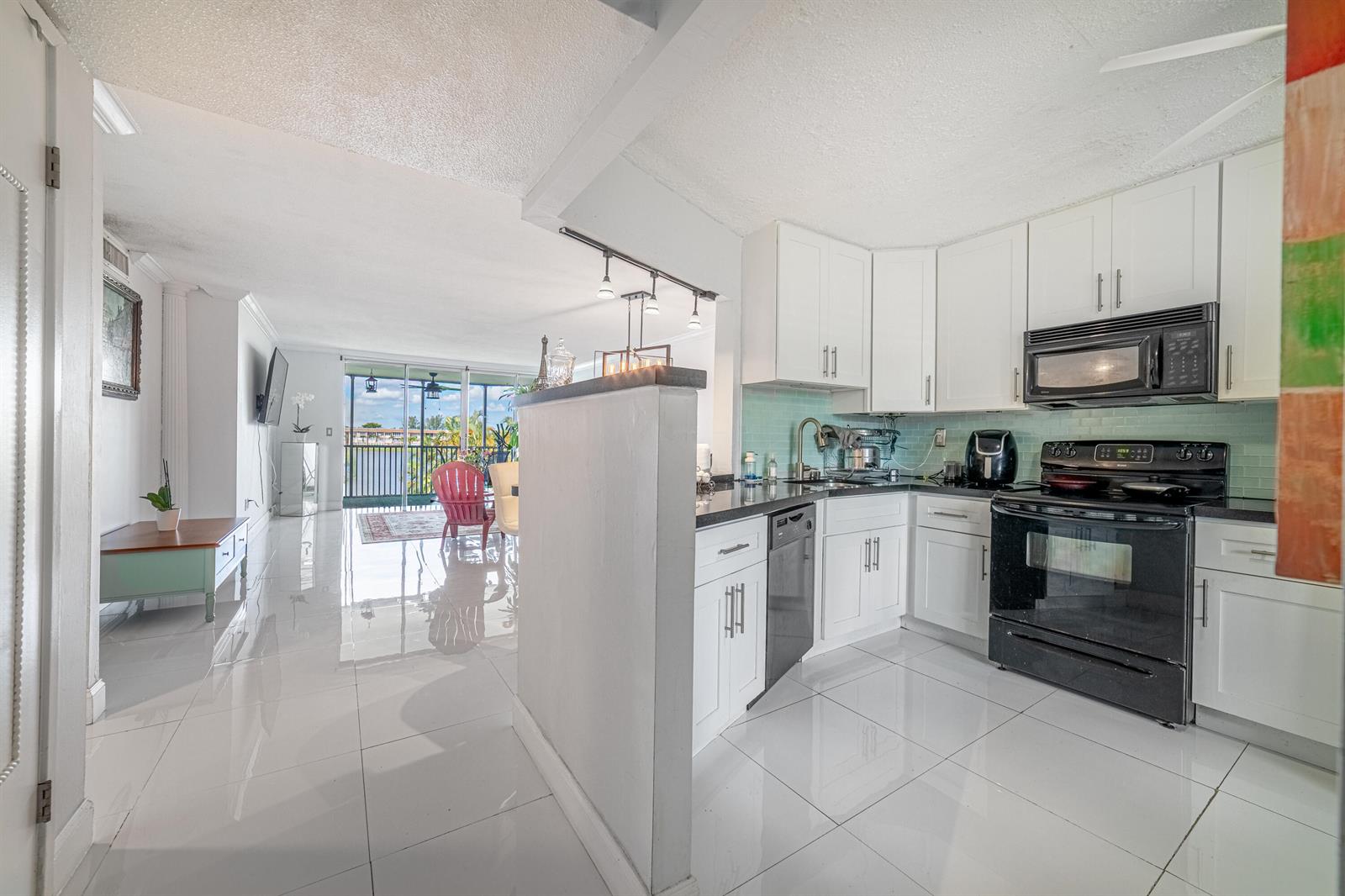 Unit 311 2 / 2 1315 sq. ft. $ 2026-06-17 0 foto