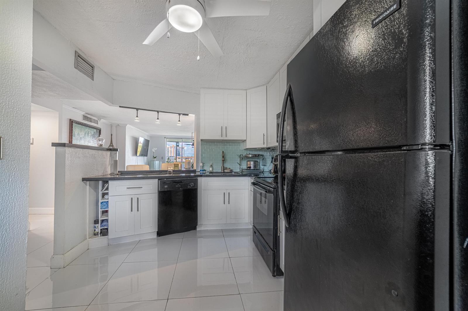 Unit 311 2 / 2 1315 sq. ft. $ 2026-06-17 0 foto