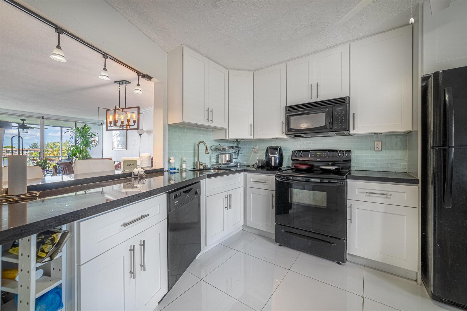 Unit 311 2 / 2 1315 sq. ft. $ 2026-06-17 0 foto