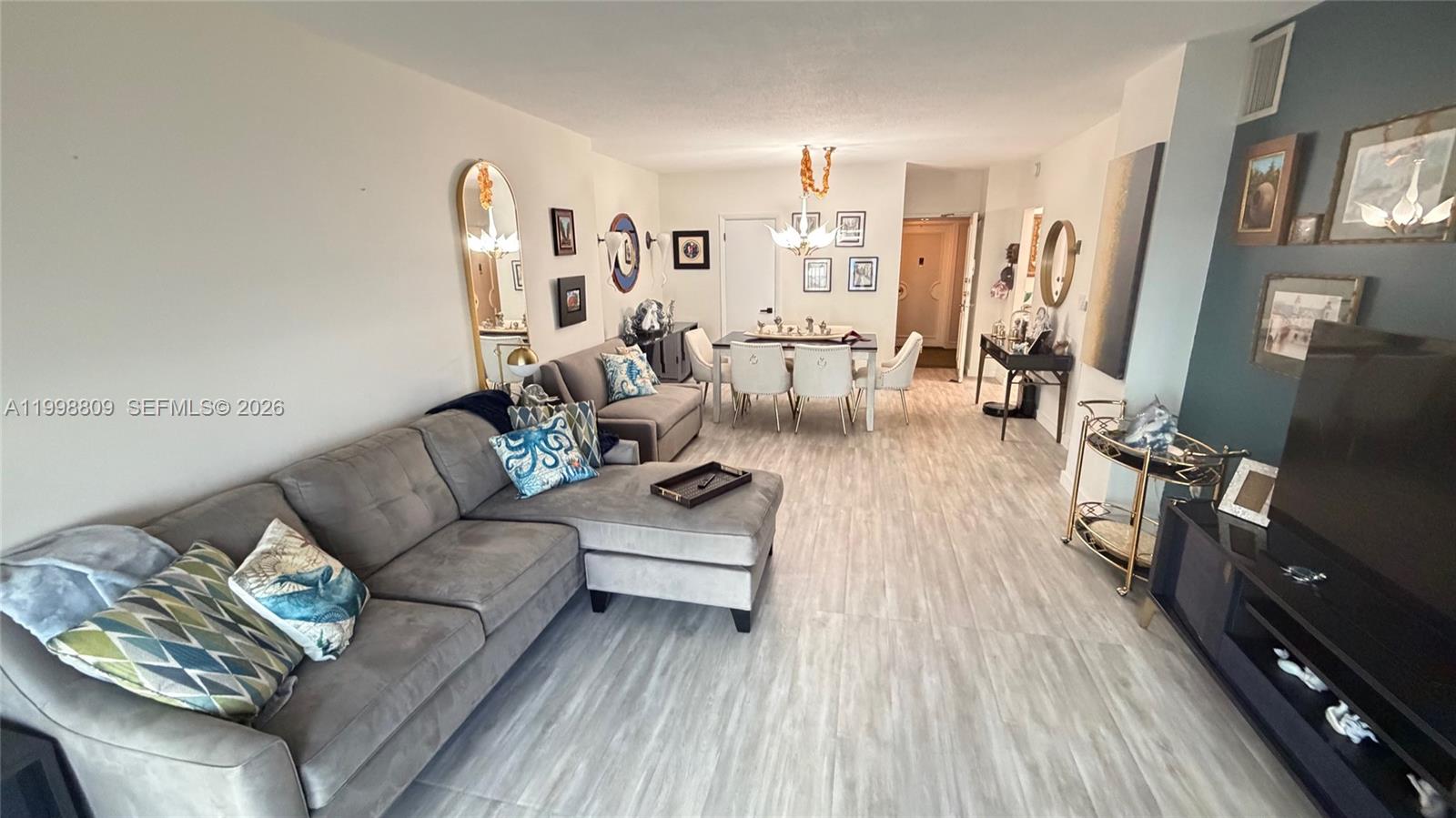 5D 1 / 1 798 кв.футов $ 2026-04-10 0 Фото