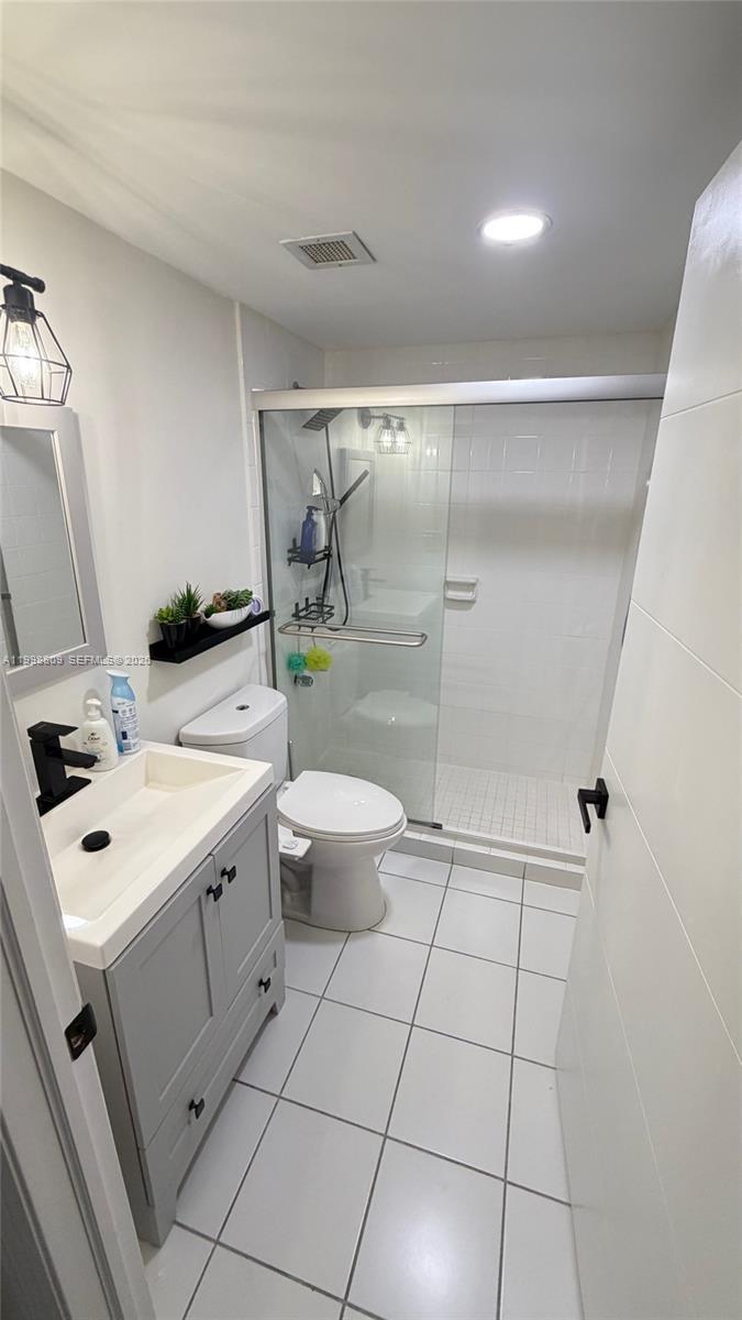 5D 1 / 1 798 кв.футов $ 2026-04-10 0 Фото