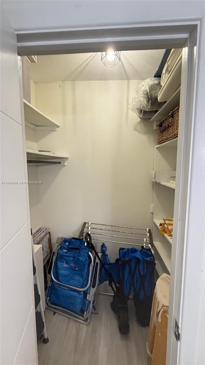 5D 1 / 1 798 кв.футов $ 2026-04-10 0 Фото