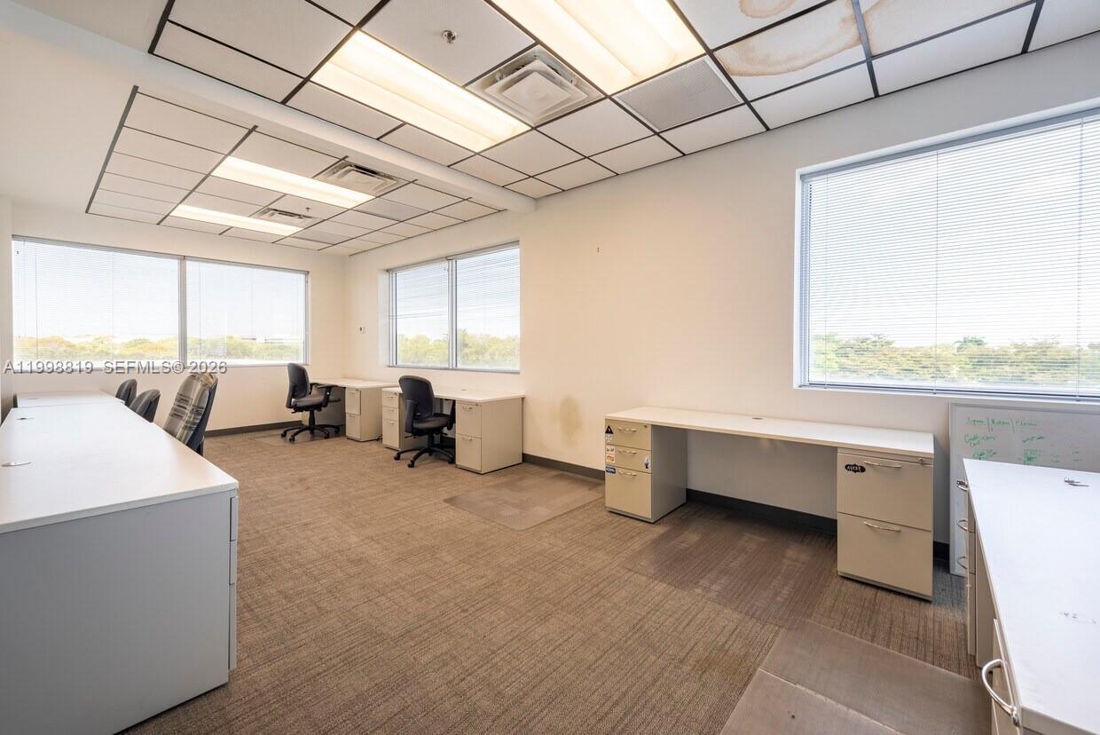 306  /   sq. ft. $ 2026-04-10 0 Photo