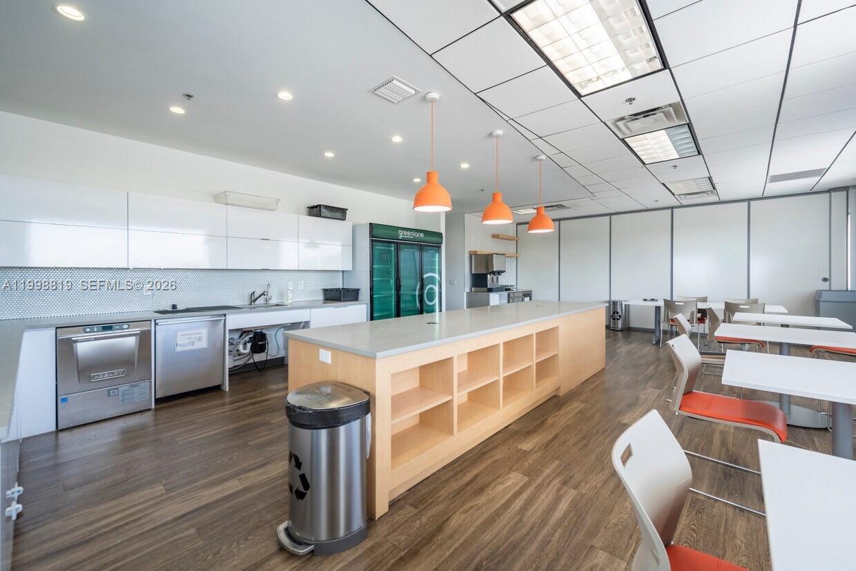 306  /   sq. ft. $ 2026-04-10 0 Photo