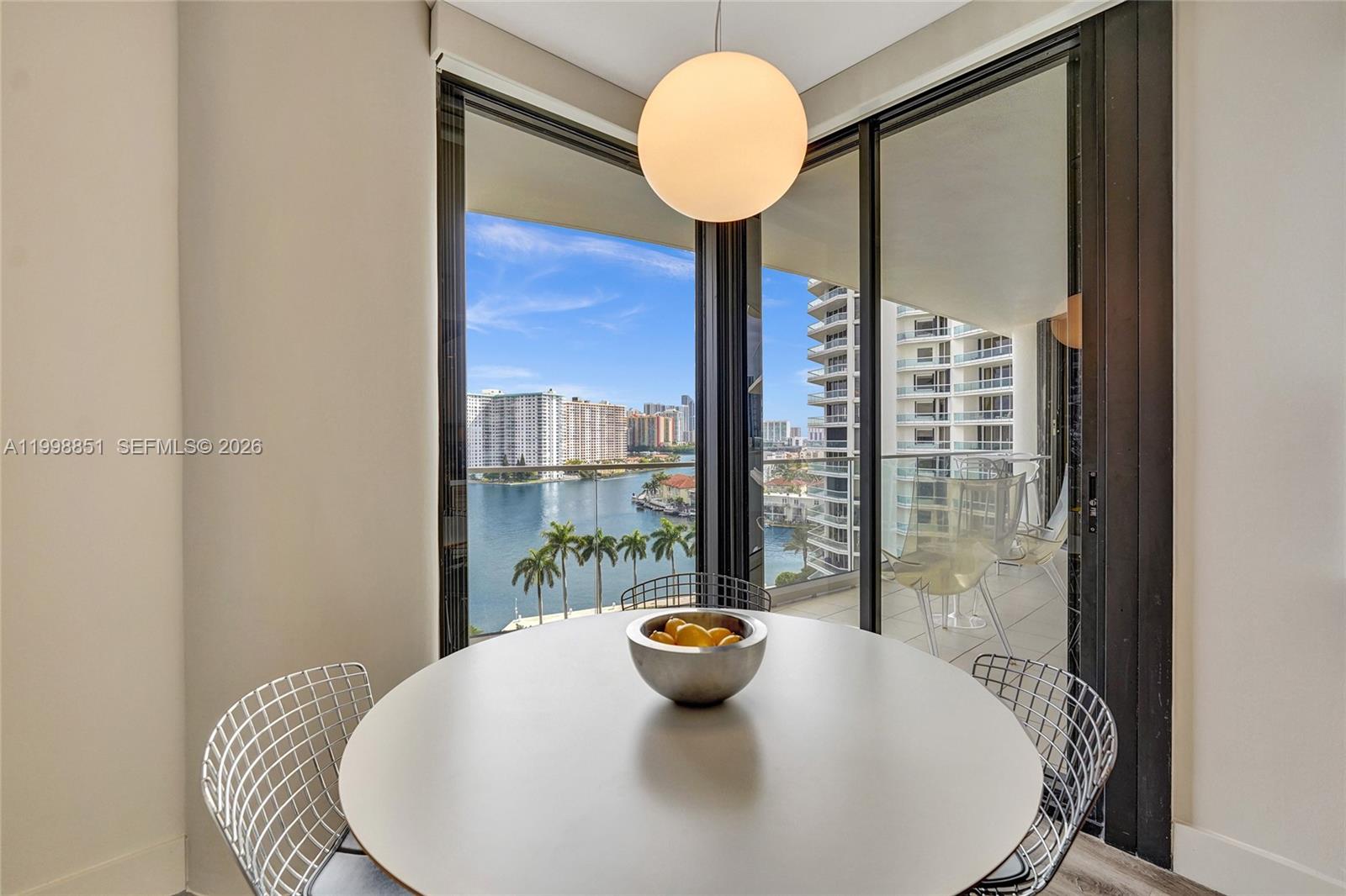 Ver detalles 1001 2 / 2 1690 sq. ft. $ 2026-04-10 0 foto
