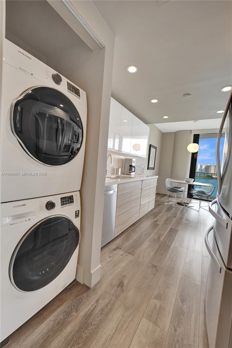 Ver detalles 1001 2 / 2 1690 sq. ft. $ 2026-04-10 0 foto