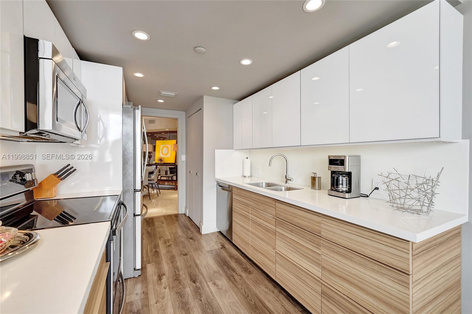 Ver detalles 1001 2 / 2 1690 sq. ft. $ 2026-04-10 0 foto