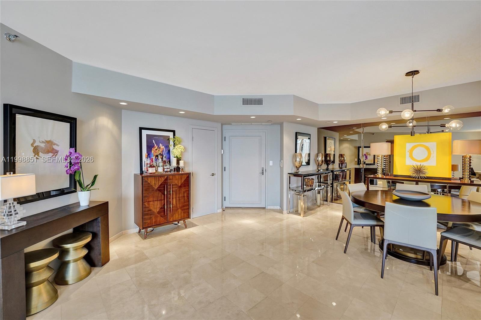 Ver detalles 1001 2 / 2 1690 sq. ft. $ 2026-04-10 0 foto