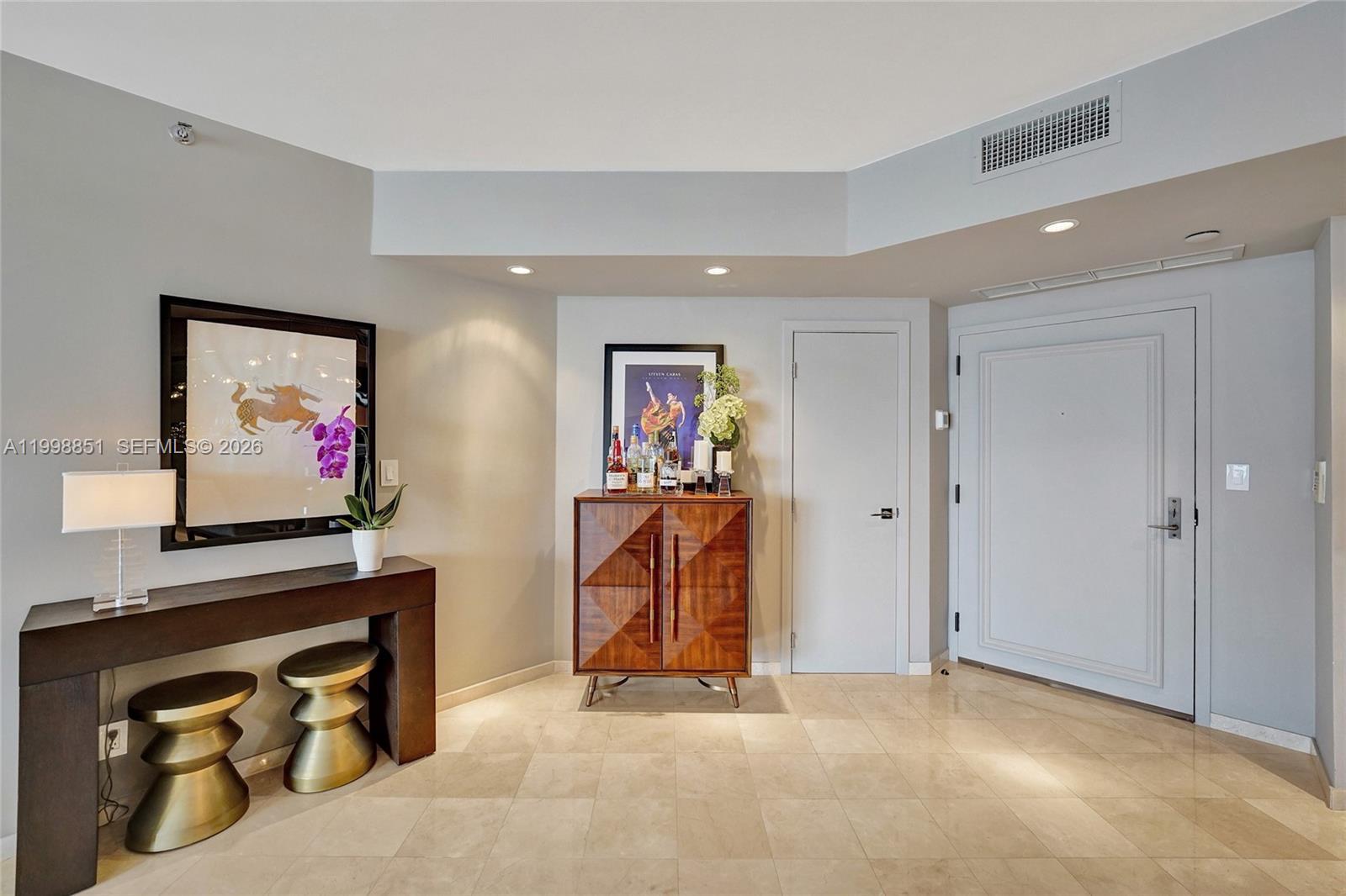 Ver detalles 1001 2 / 2 1690 sq. ft. $ 2026-04-10 0 foto