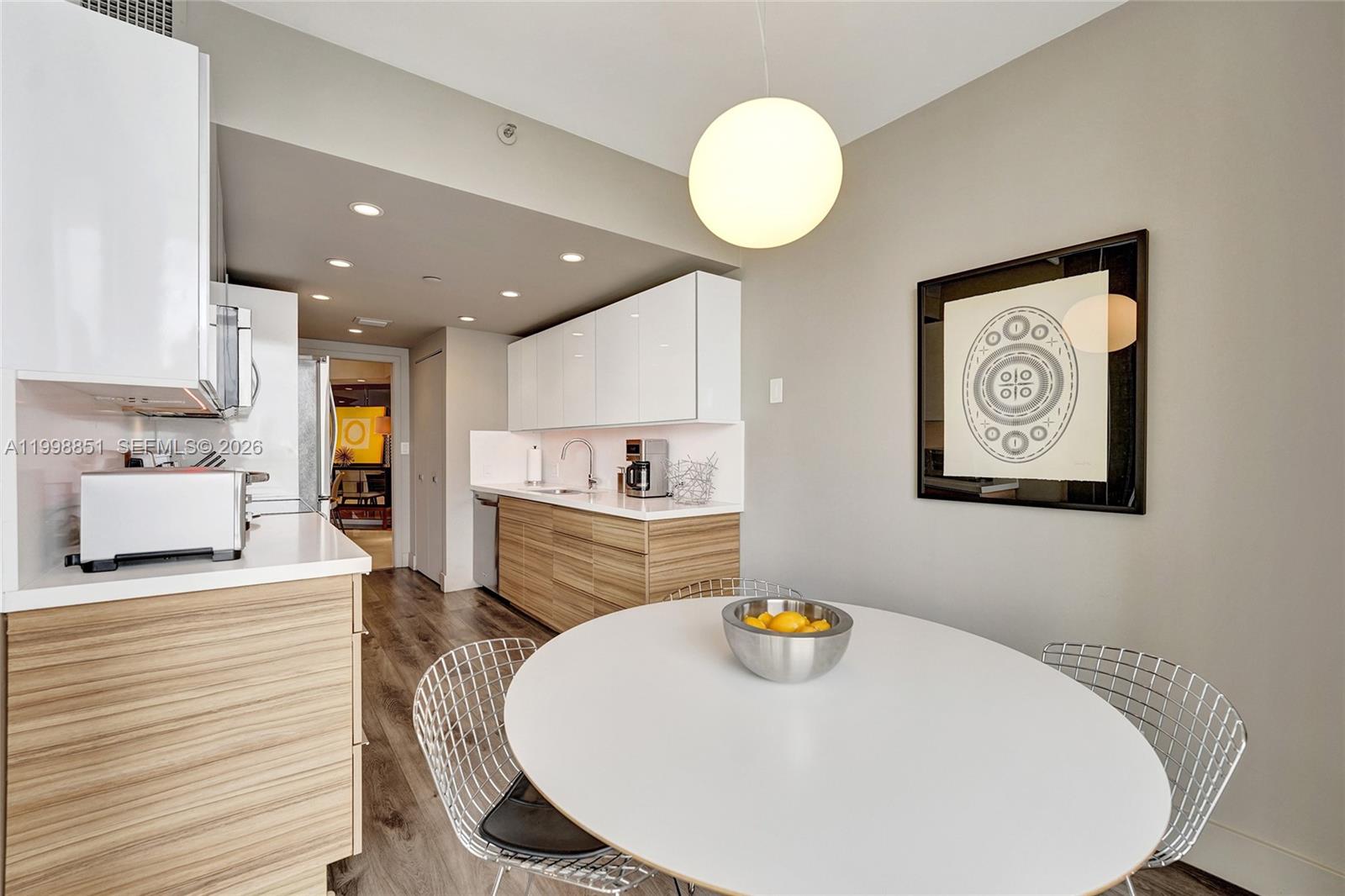 Ver detalles 1001 2 / 2 1690 sq. ft. $ 2026-04-10 0 foto