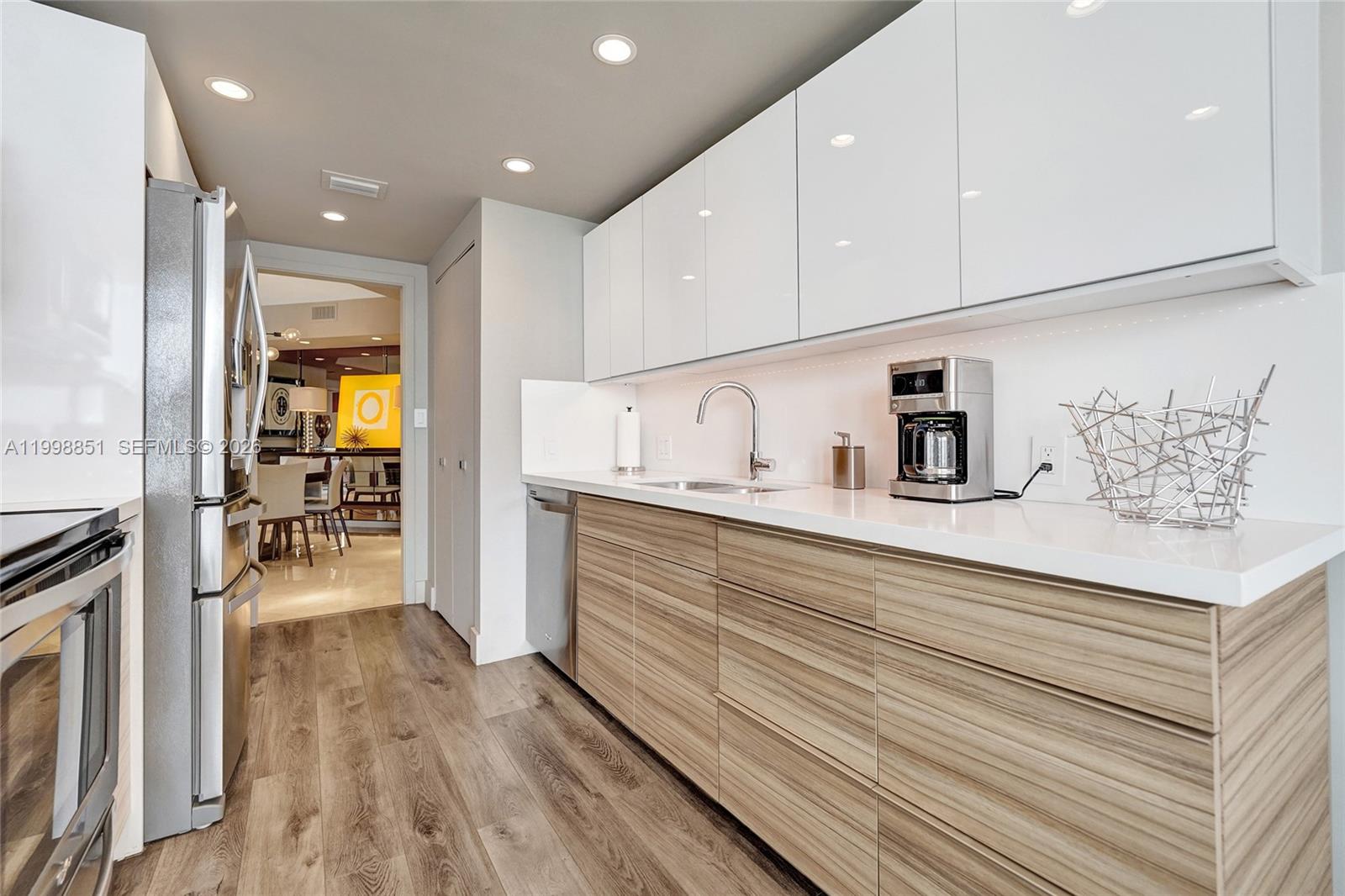 Ver detalles 1001 2 / 2 1690 sq. ft. $ 2026-04-10 0 foto