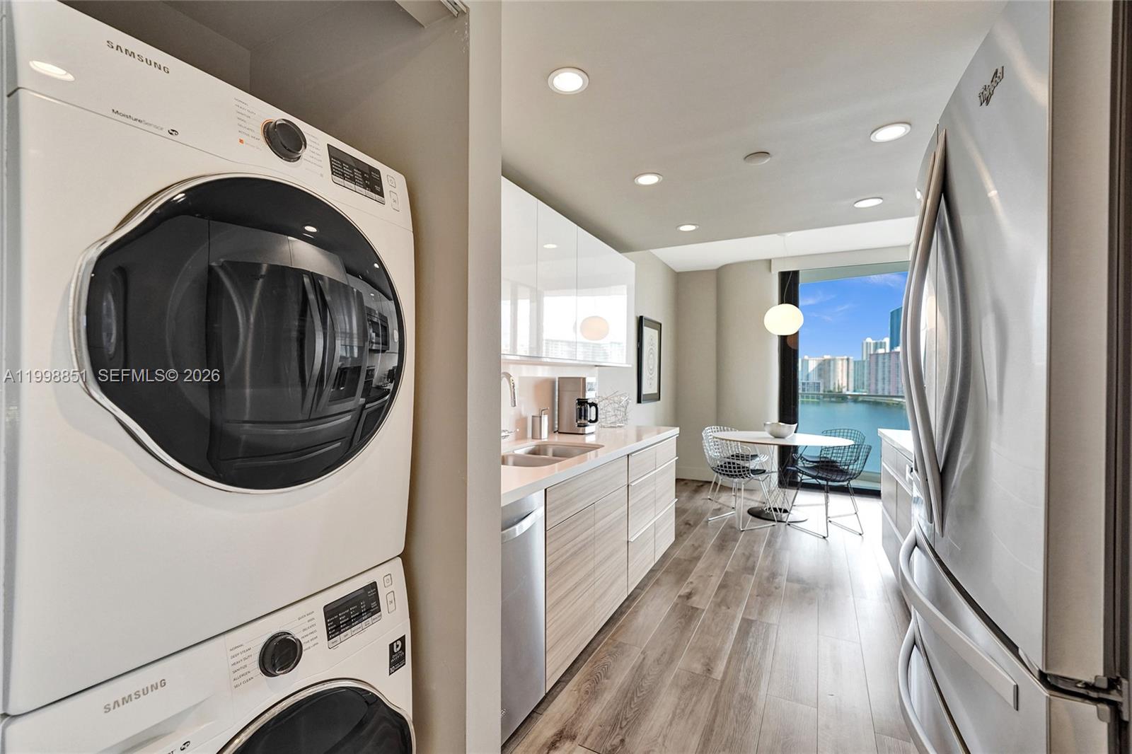 Ver detalles 1001 2 / 2 1690 sq. ft. $ 2026-04-10 0 foto