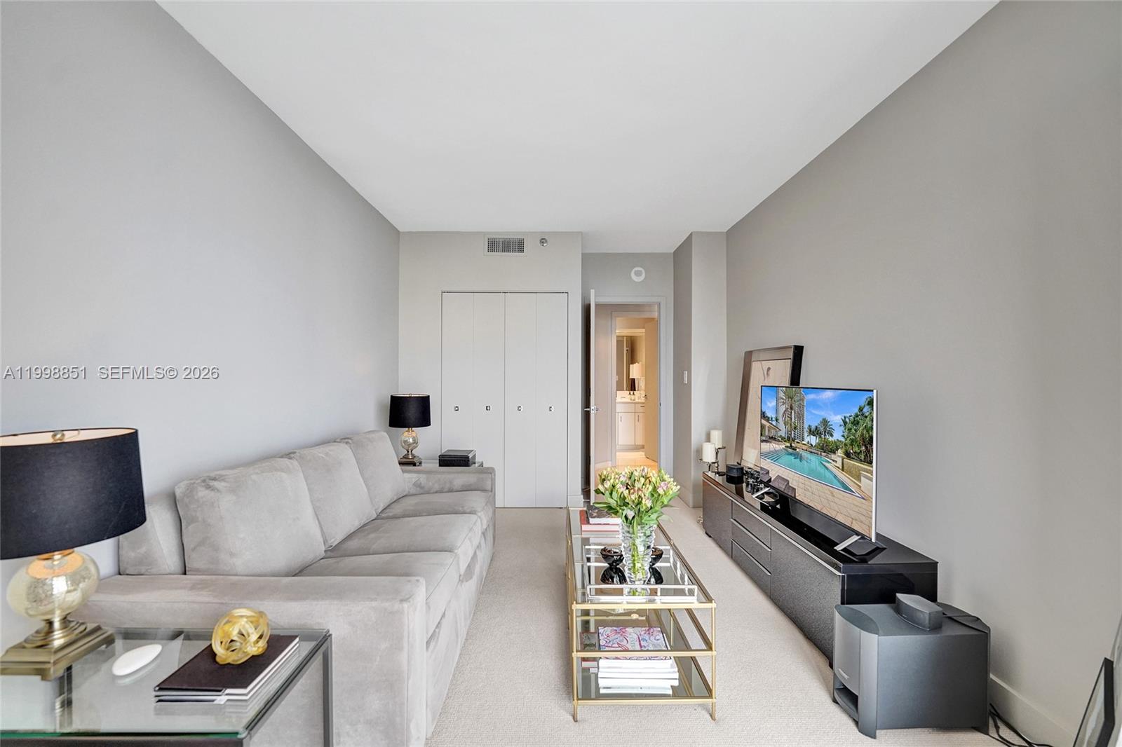 Ver detalles 1001 2 / 2 1690 sq. ft. $ 2026-04-10 0 foto
