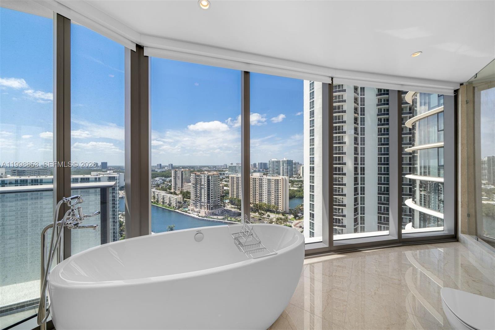 2005 4 / 6 3204 sq. ft. $ 2026-04-10 0 Photo