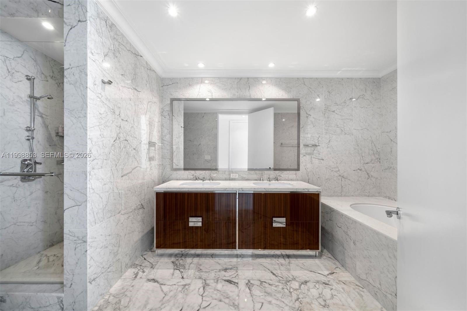 2005 4 / 6 3204 sq. ft. $ 2026-04-10 0 Photo