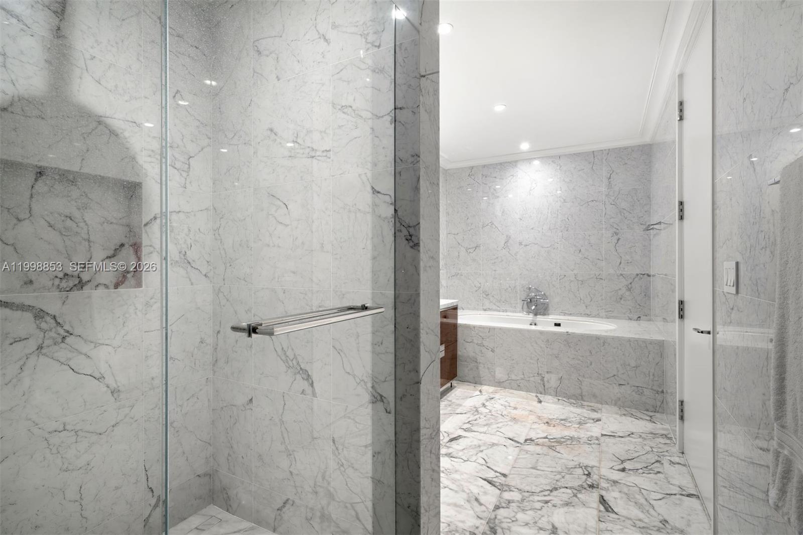 2005 4 / 6 3204 sq. ft. $ 2026-04-10 0 Photo