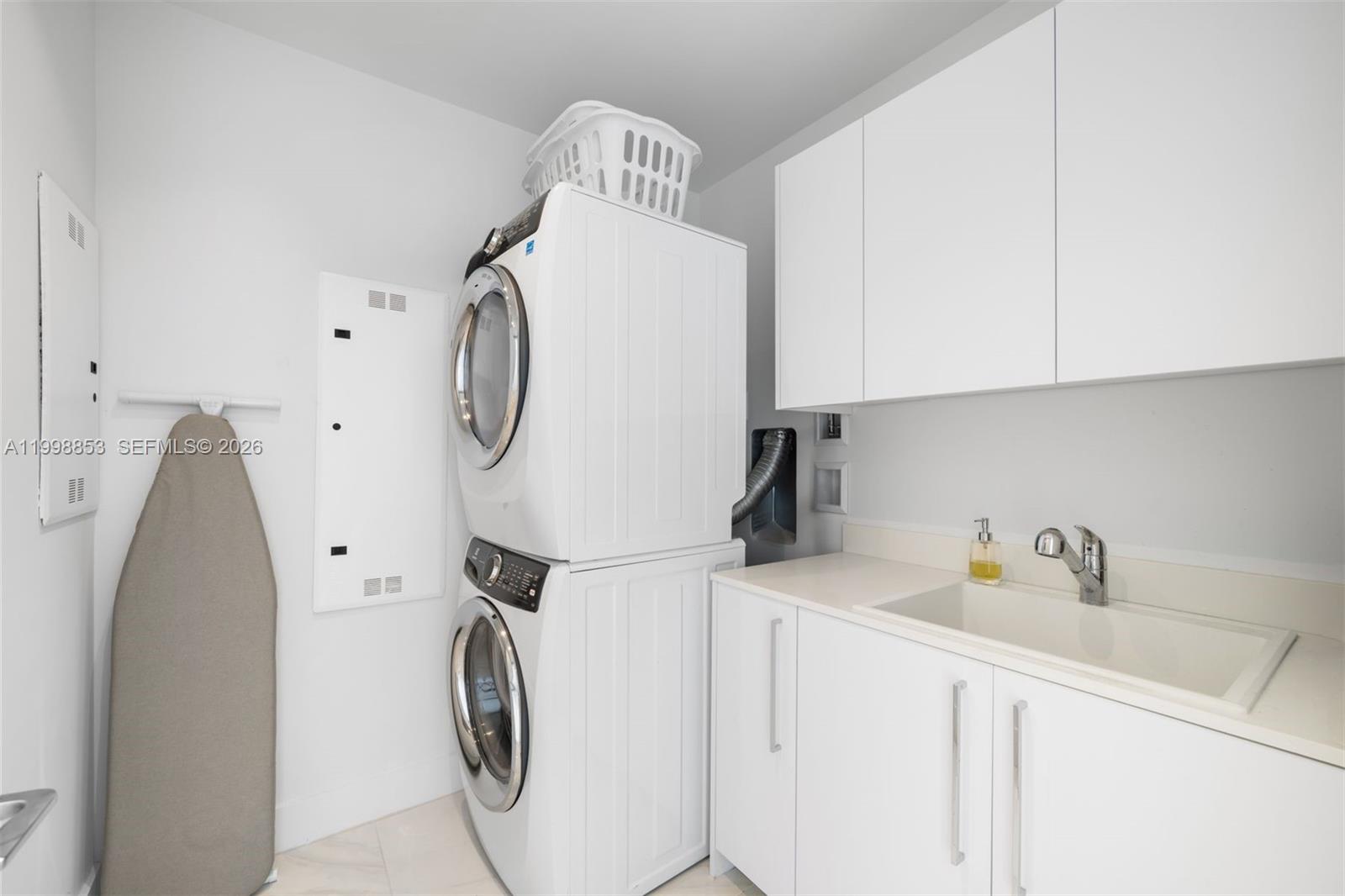 2005 4 / 6 3204 sq. ft. $ 2026-04-10 0 Photo