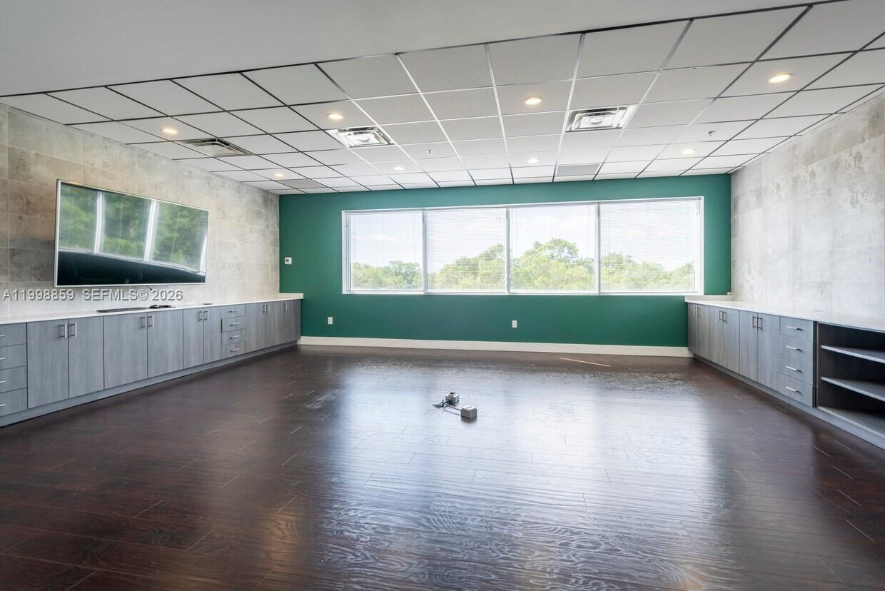 310  /   sq. ft. $ 2026-04-10 0 Photo