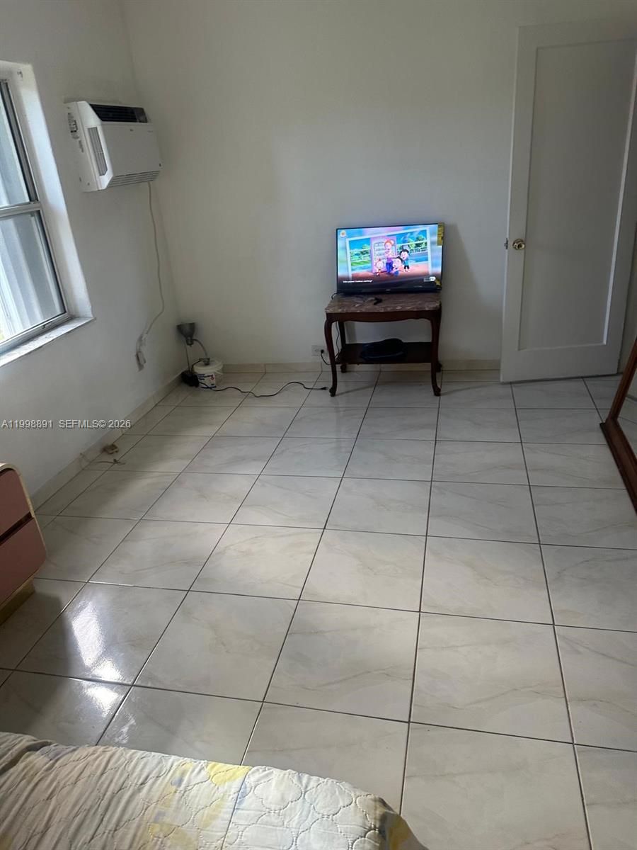 16300 3 / 2 900 sq. ft. $ 2026-04-10 0 Photo