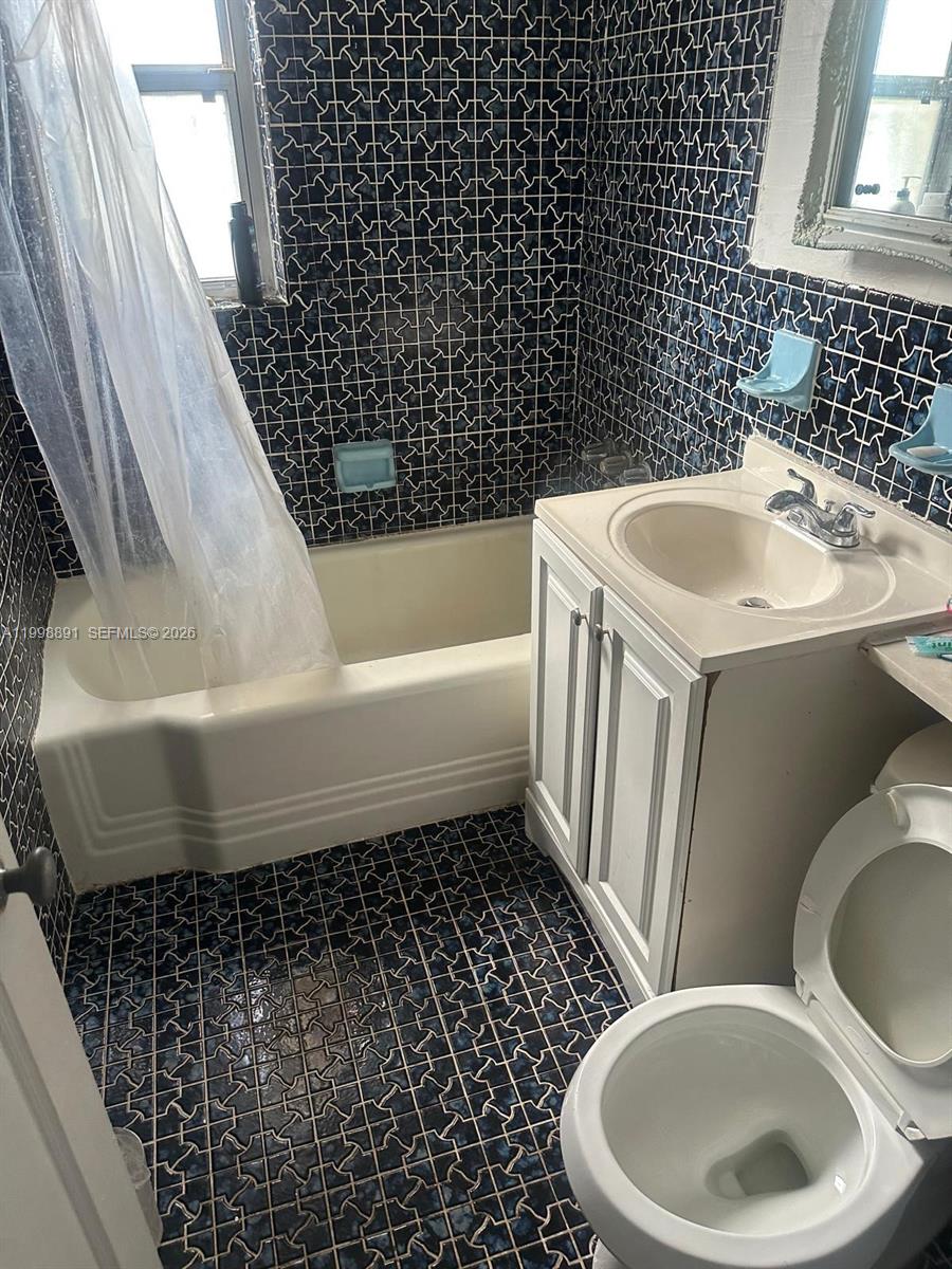 16300 3 / 2 900 sq. ft. $ 2026-04-10 0 Photo