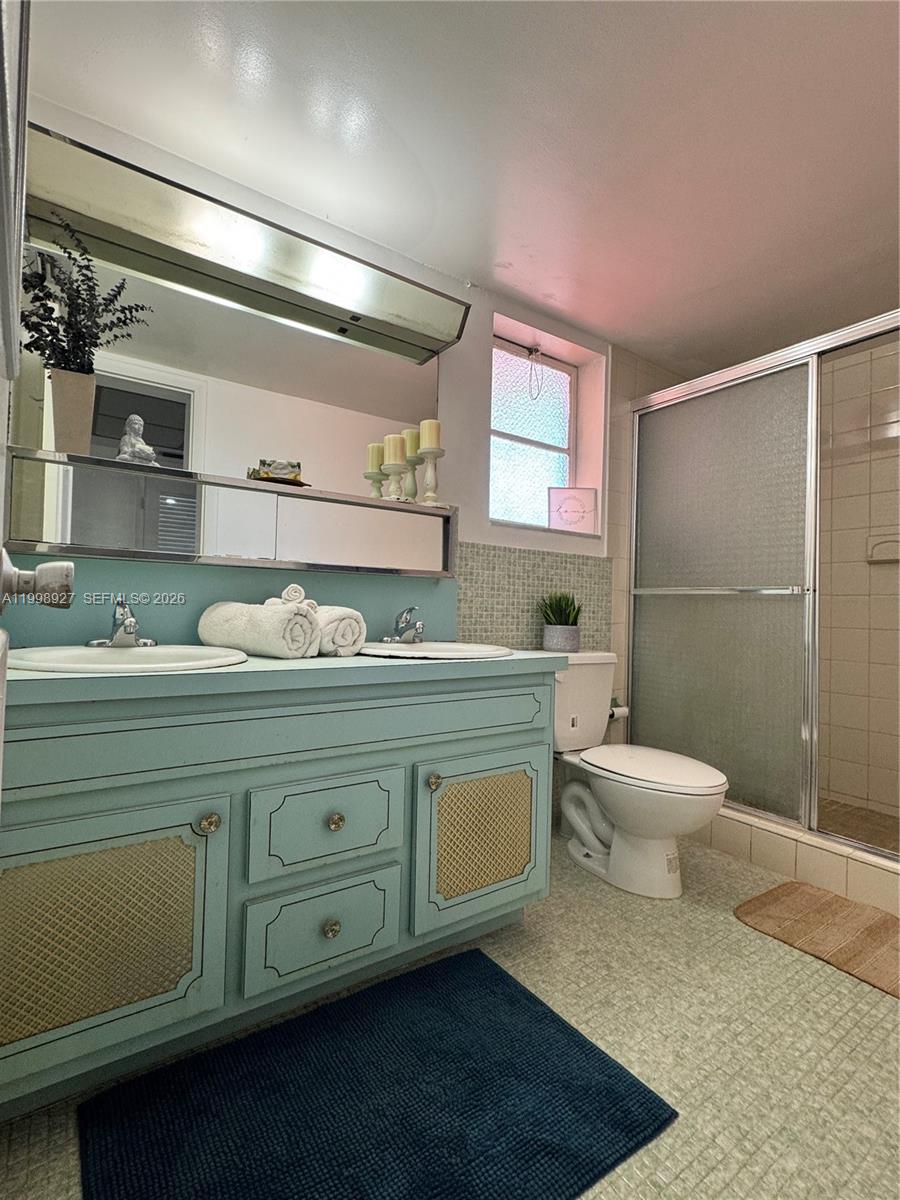 Ver detalles 733 2 / 2 1198 sq. ft. $ 2026-05-15 0 foto