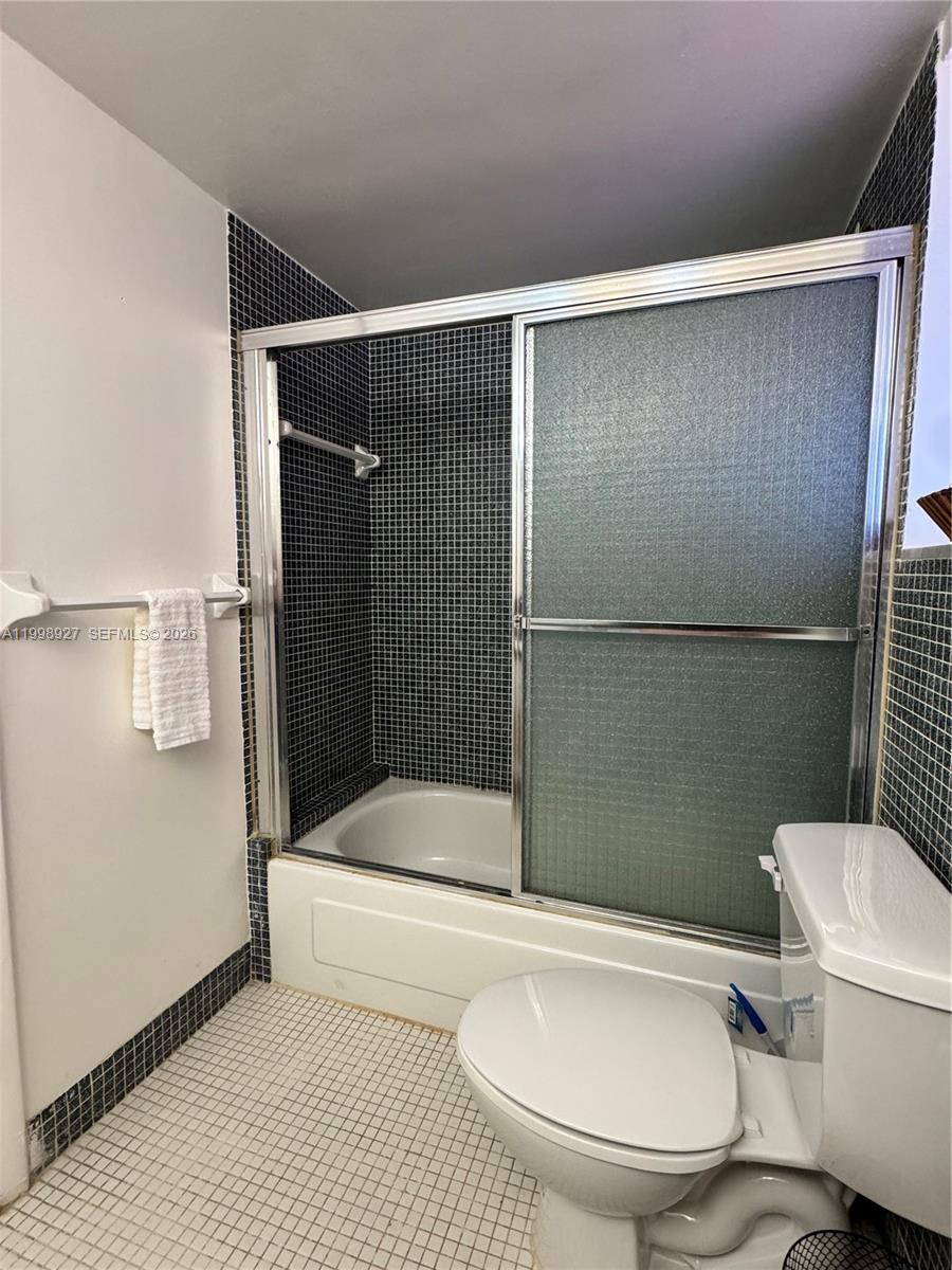 Ver detalles 733 2 / 2 1198 sq. ft. $ 2026-05-15 0 foto