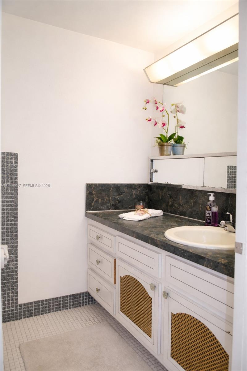 Ver detalles 733 2 / 2 1198 sq. ft. $ 2026-05-15 0 foto