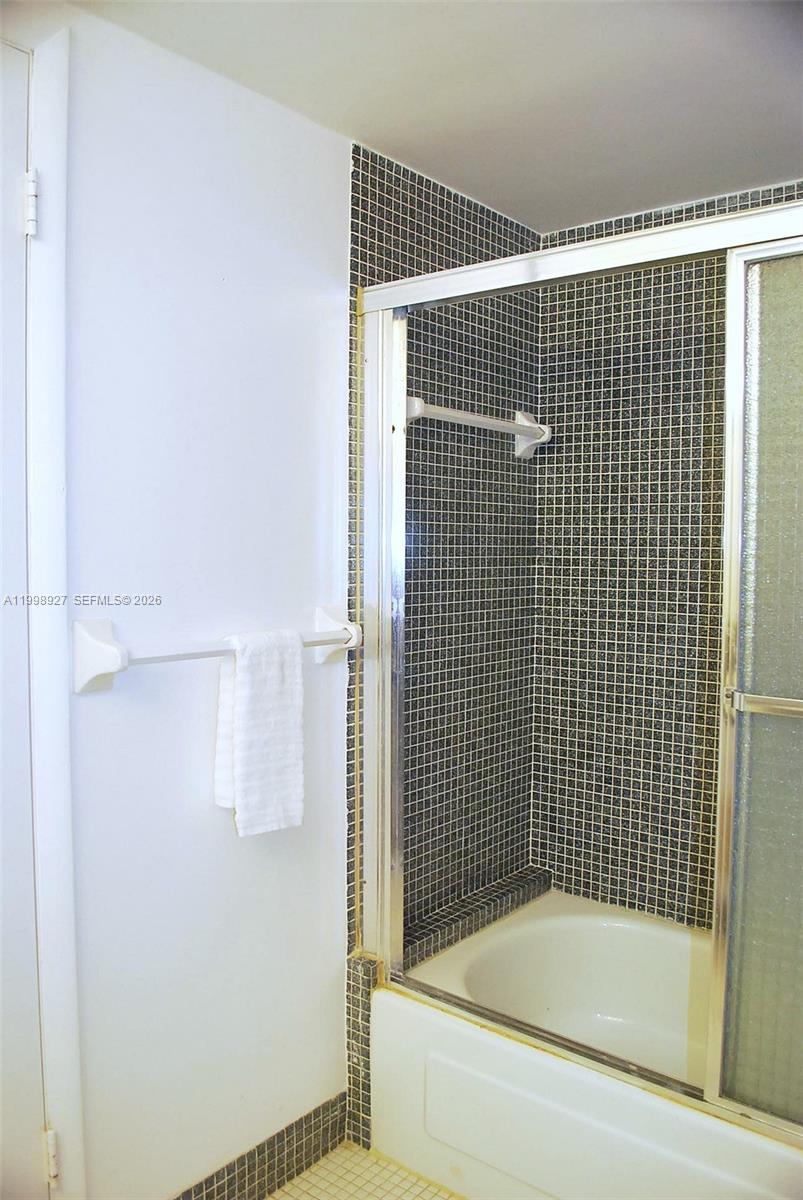 Ver detalles 733 2 / 2 1198 sq. ft. $ 2026-05-15 0 foto