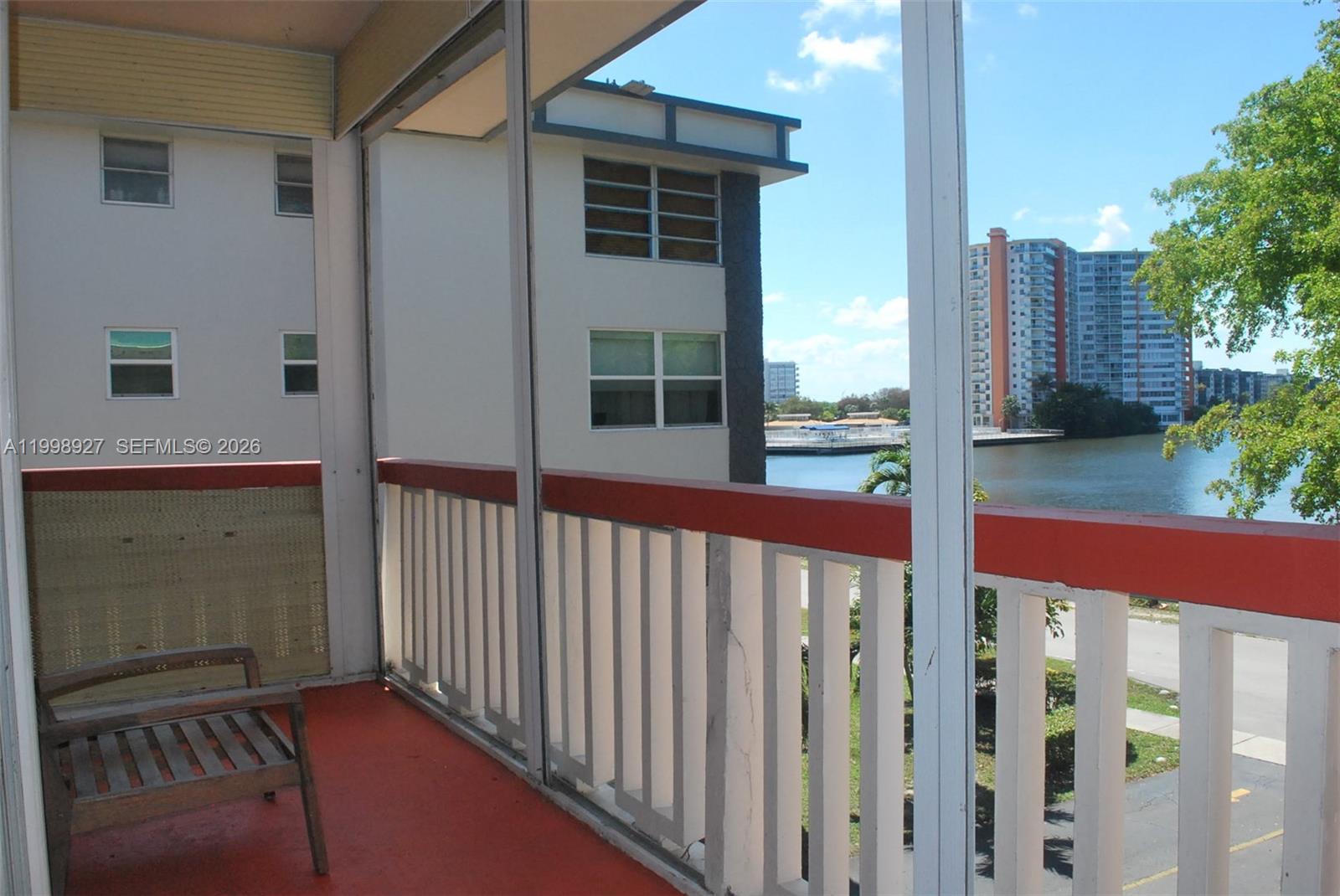 Ver detalles 733 2 / 2 1198 sq. ft. $ 2026-05-15 0 foto
