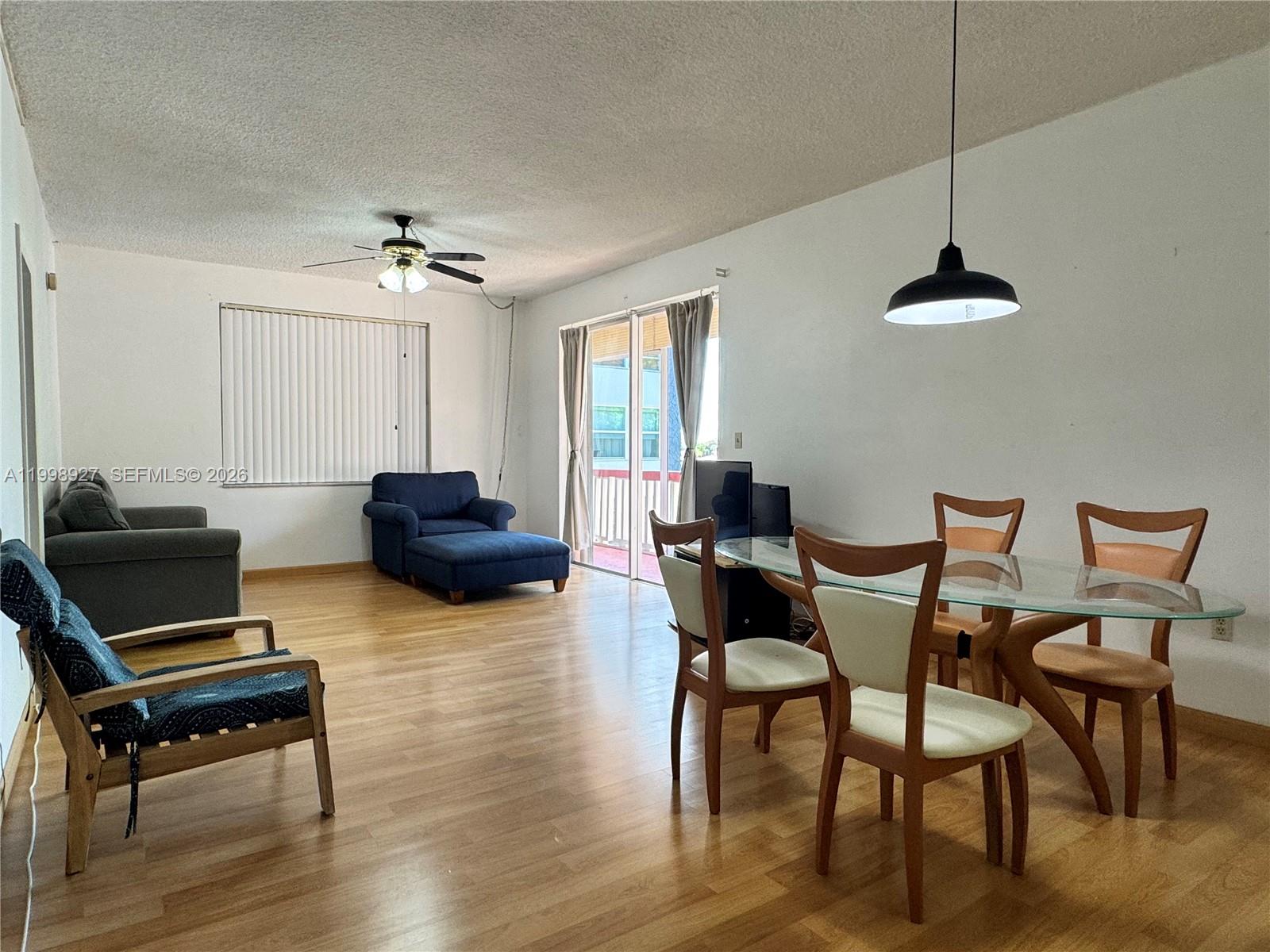 Ver detalles 733 2 / 2 1198 sq. ft. $ 2026-05-15 0 foto