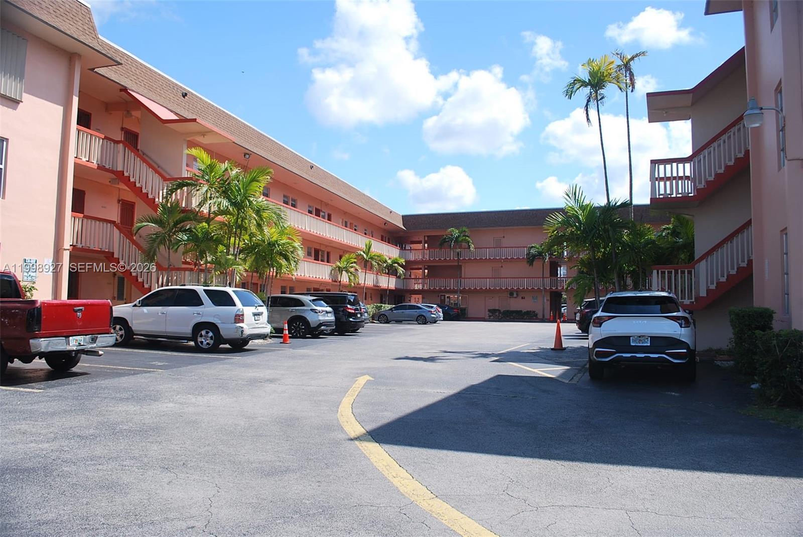 Ver detalles 733 2 / 2 1198 sq. ft. $ 2026-05-15 0 foto