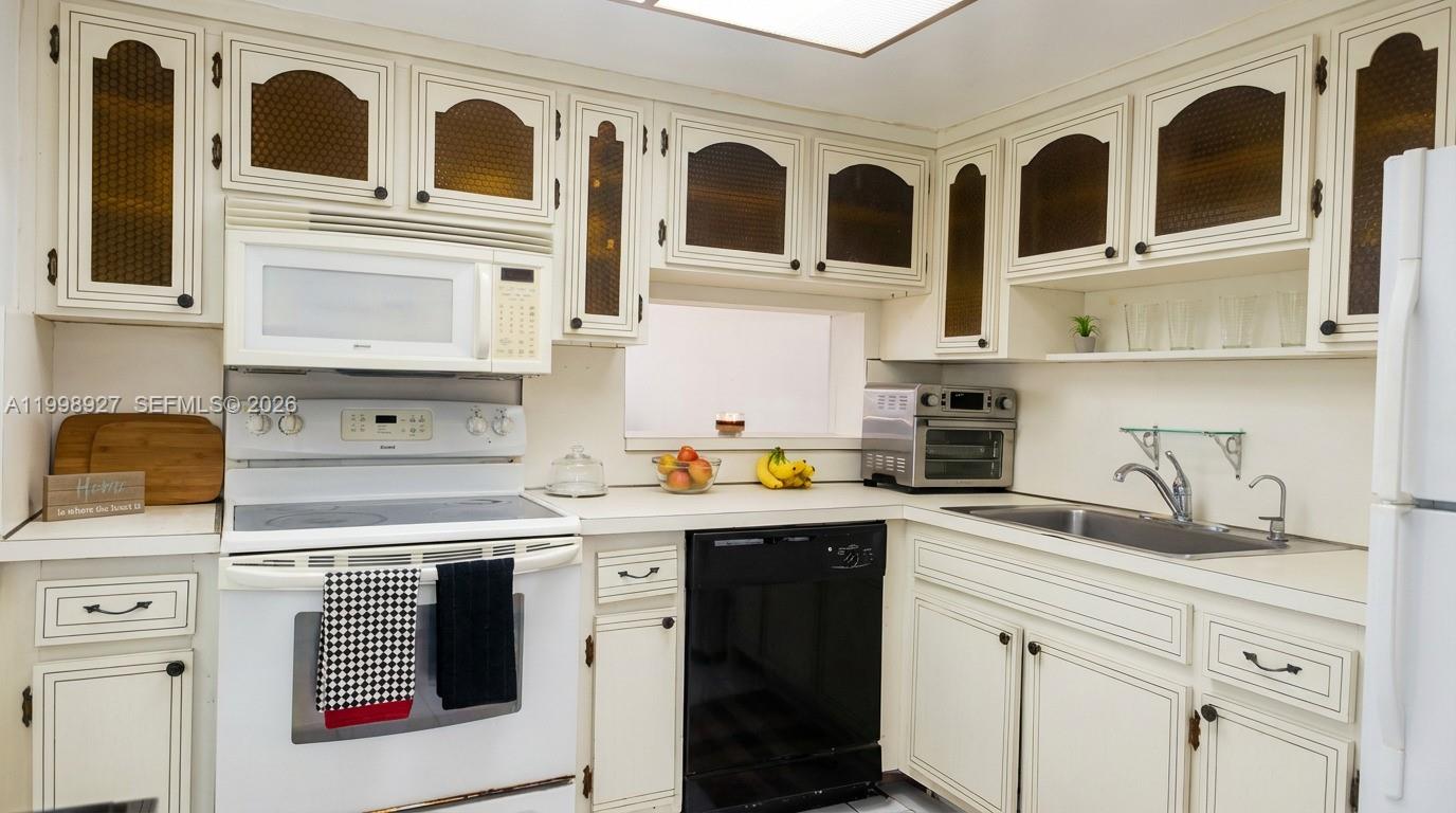 Ver detalles 733 2 / 2 1198 sq. ft. $ 2026-05-15 0 foto