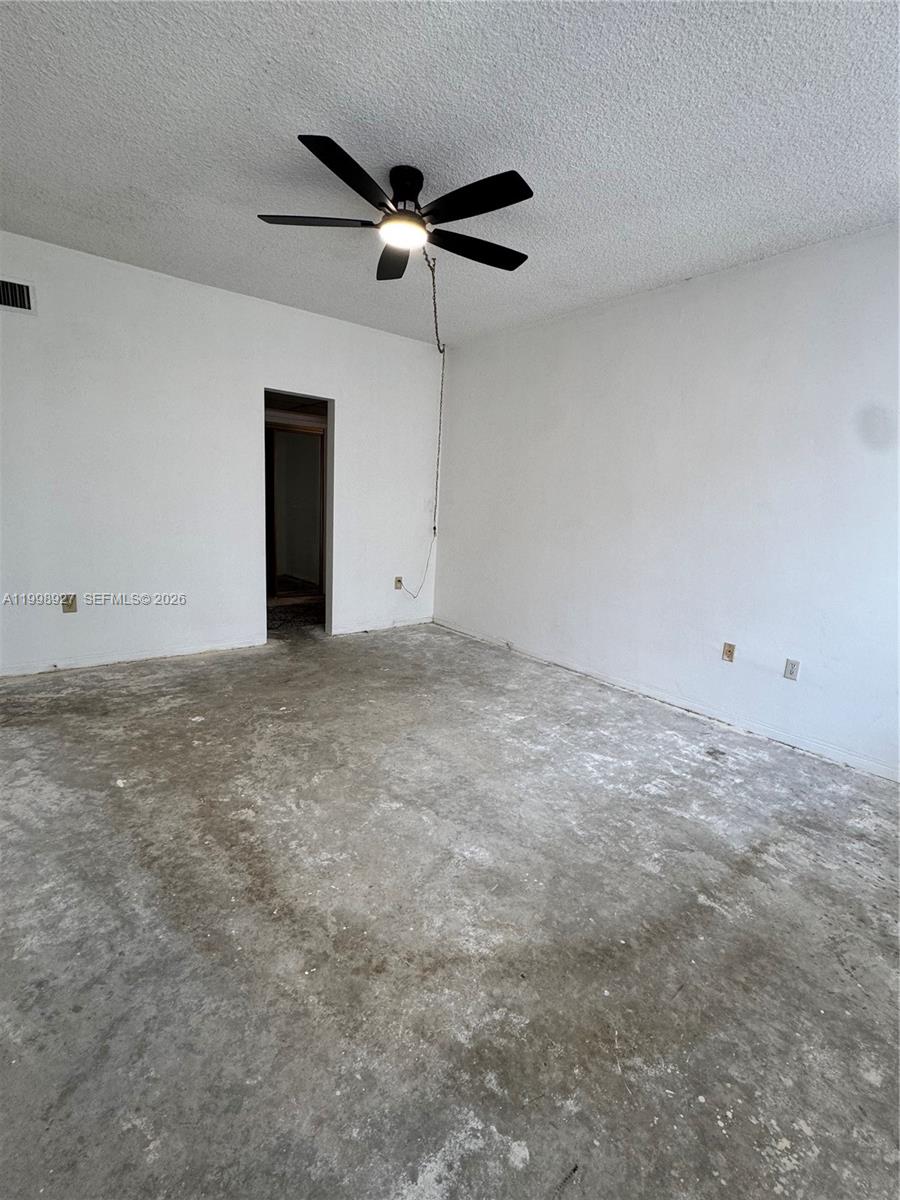 Ver detalles 733 2 / 2 1198 sq. ft. $ 2026-05-15 0 foto