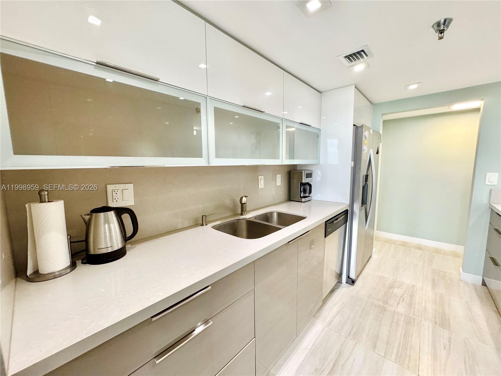 See details 816 1 / 2 1061 sq. ft. $ 2026-05-23 0 Photo