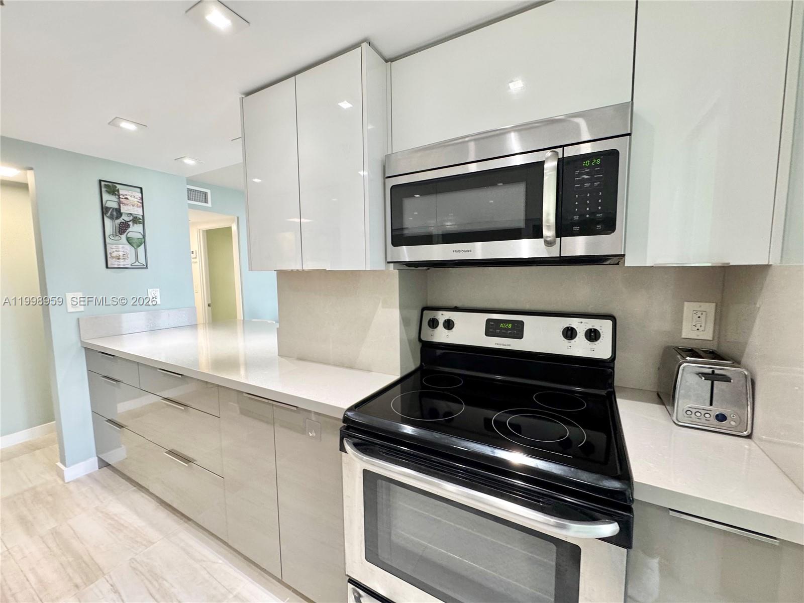 See details 816 1 / 2 1061 sq. ft. $ 2026-05-23 0 Photo