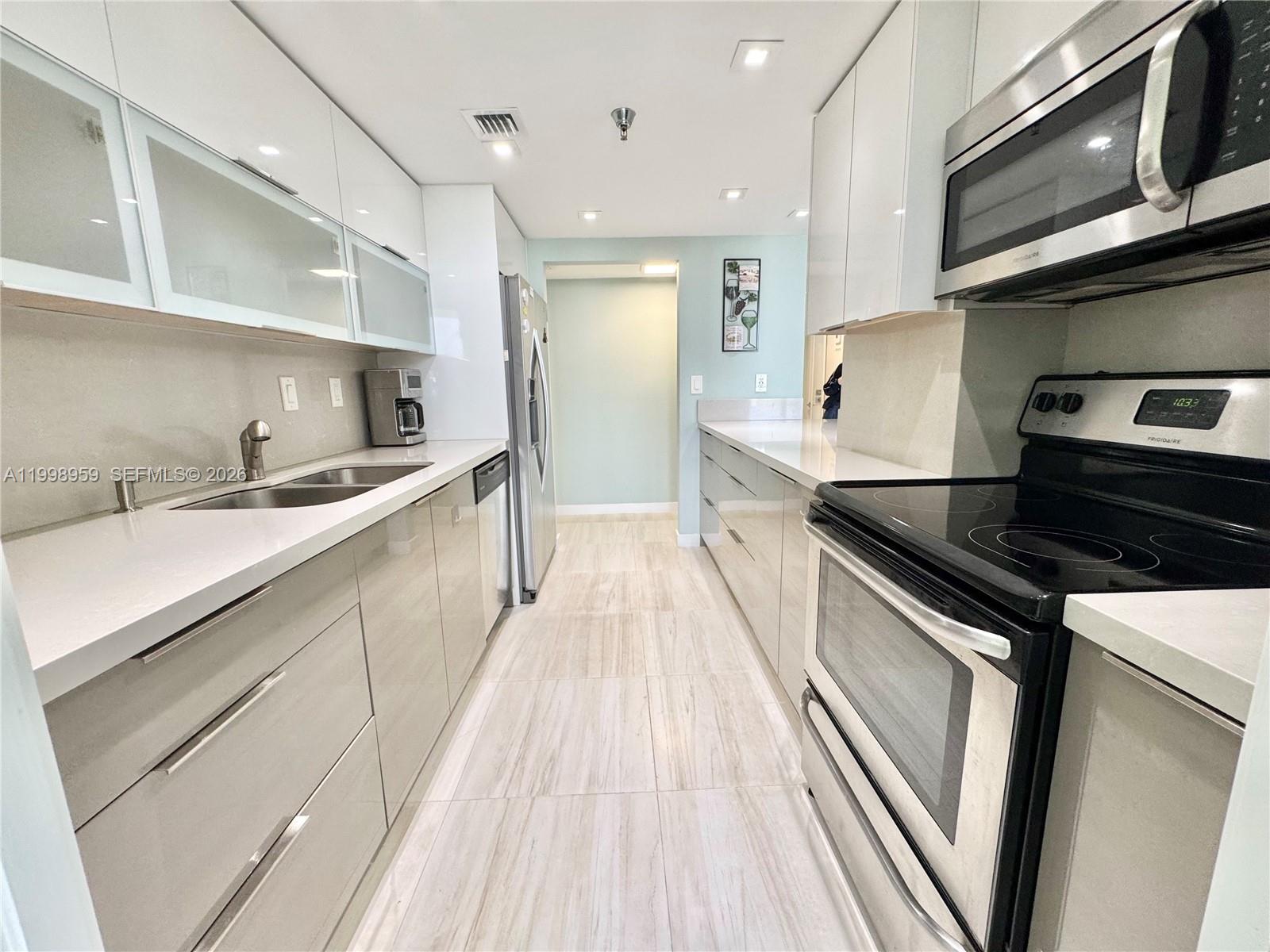 See details 816 1 / 2 1061 sq. ft. $ 2026-05-23 0 Photo
