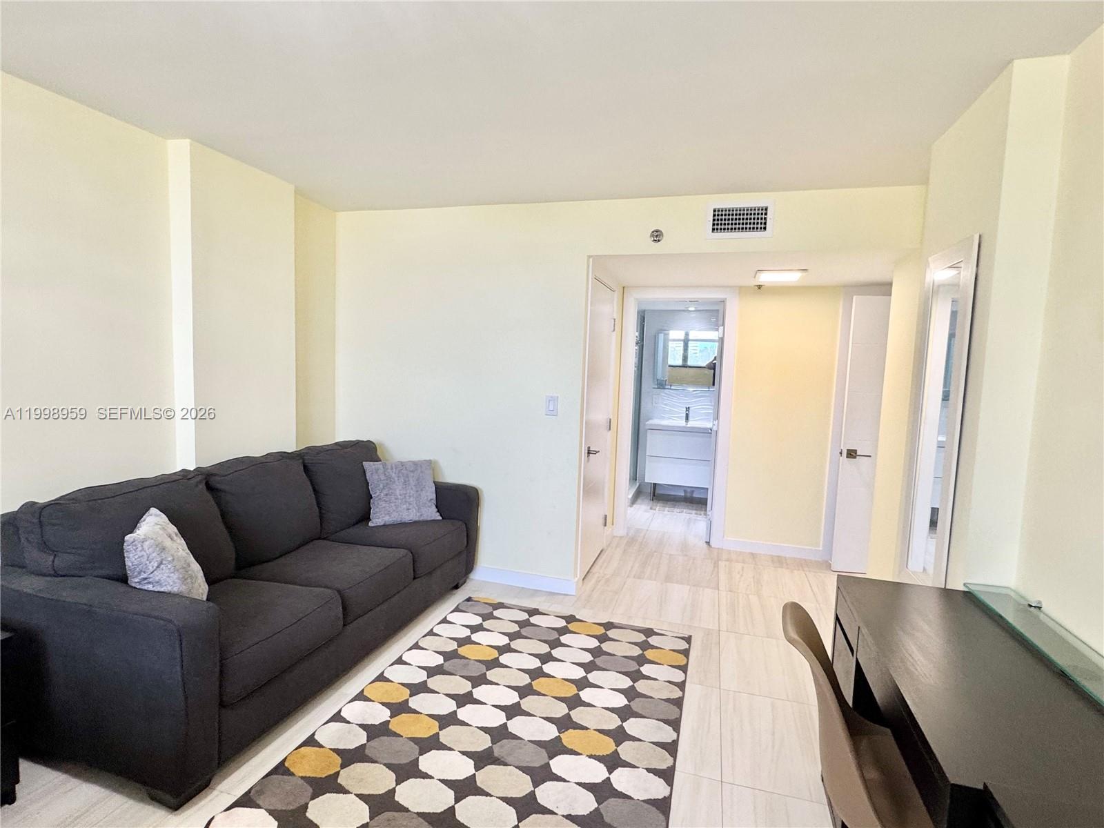 See details 816 1 / 2 1061 sq. ft. $ 2026-05-23 0 Photo