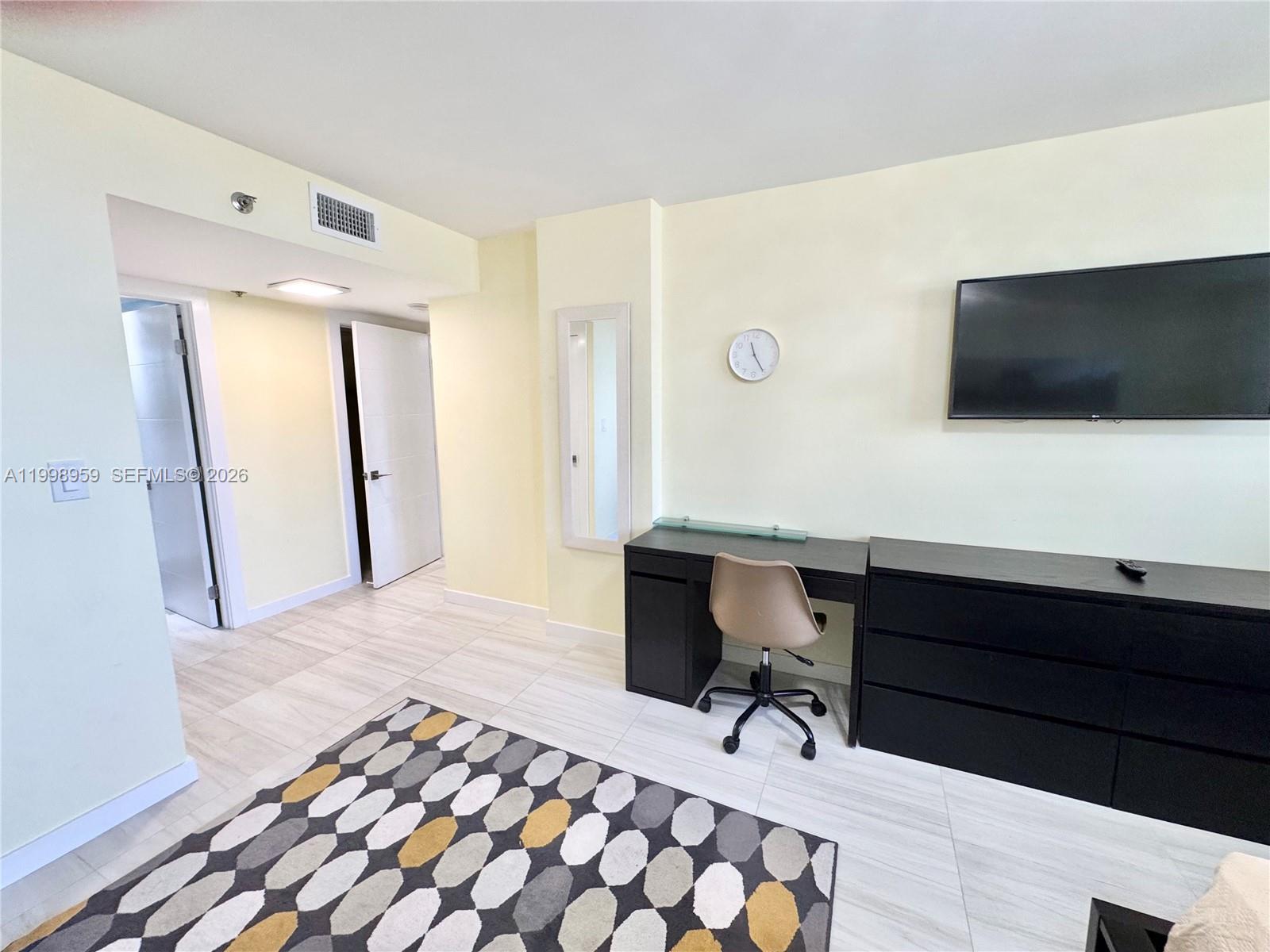 See details 816 1 / 2 1061 sq. ft. $ 2026-05-23 0 Photo